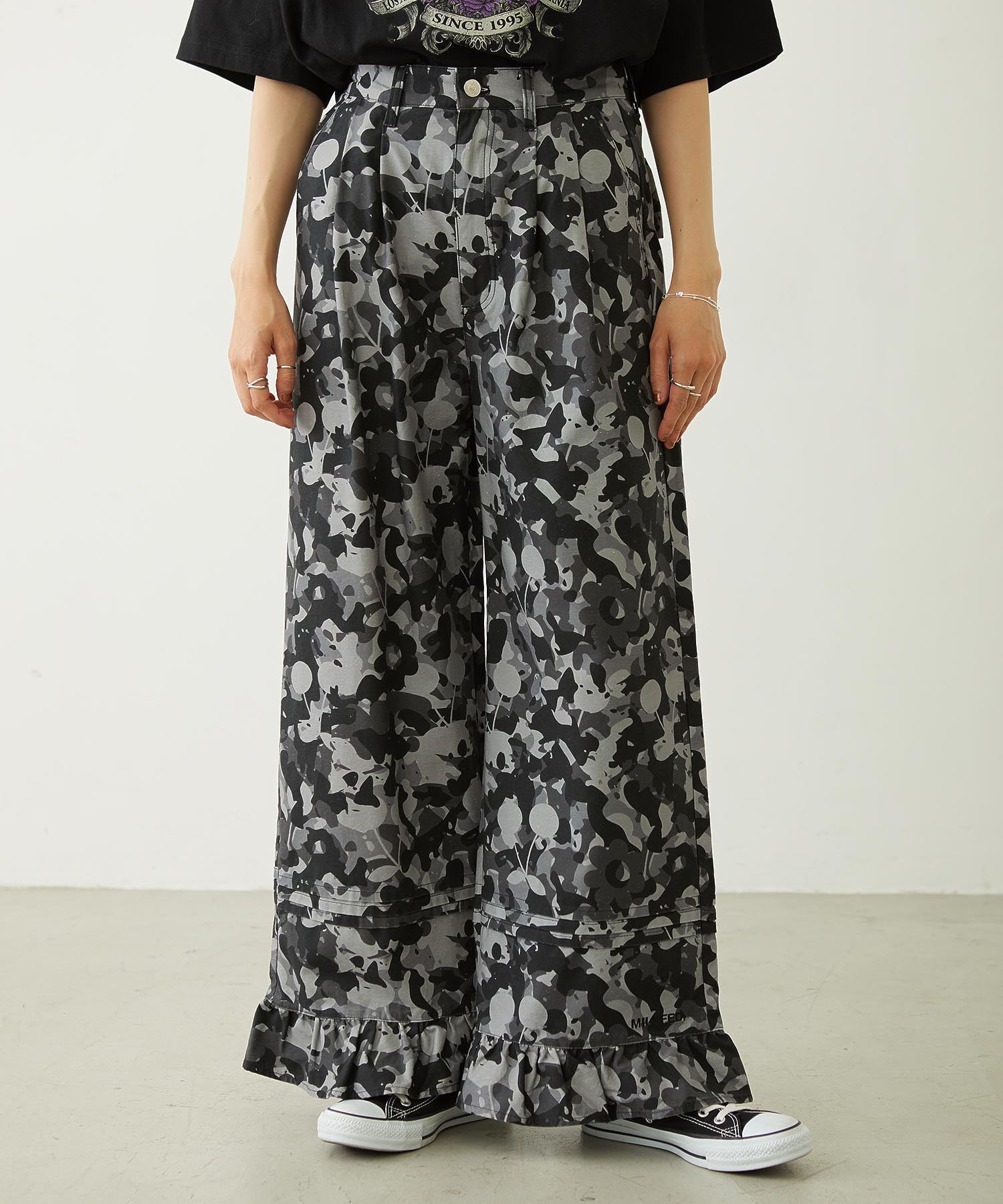 FRILL HEM CAMO PANTS