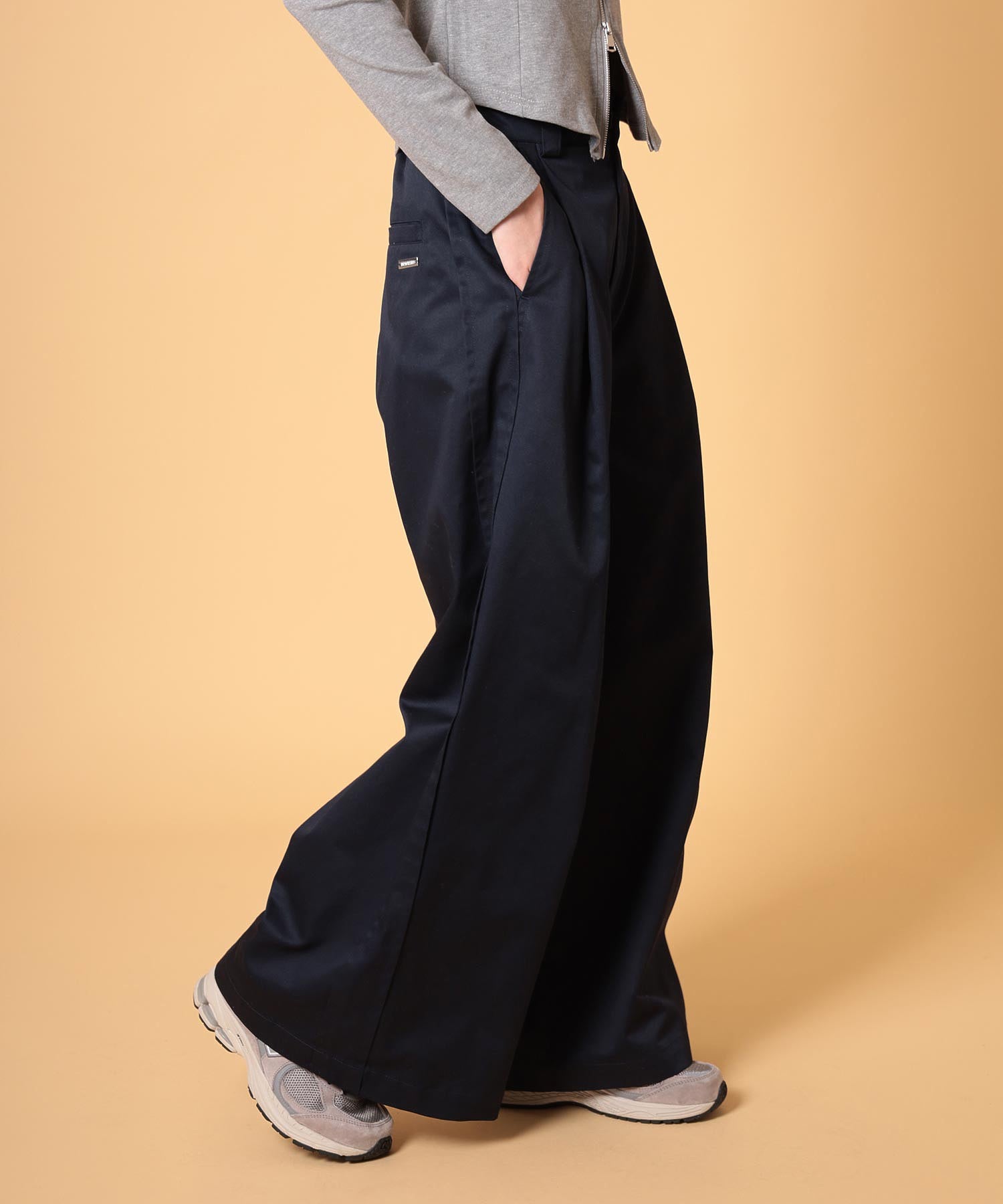 チノスーパーワイドパンツ