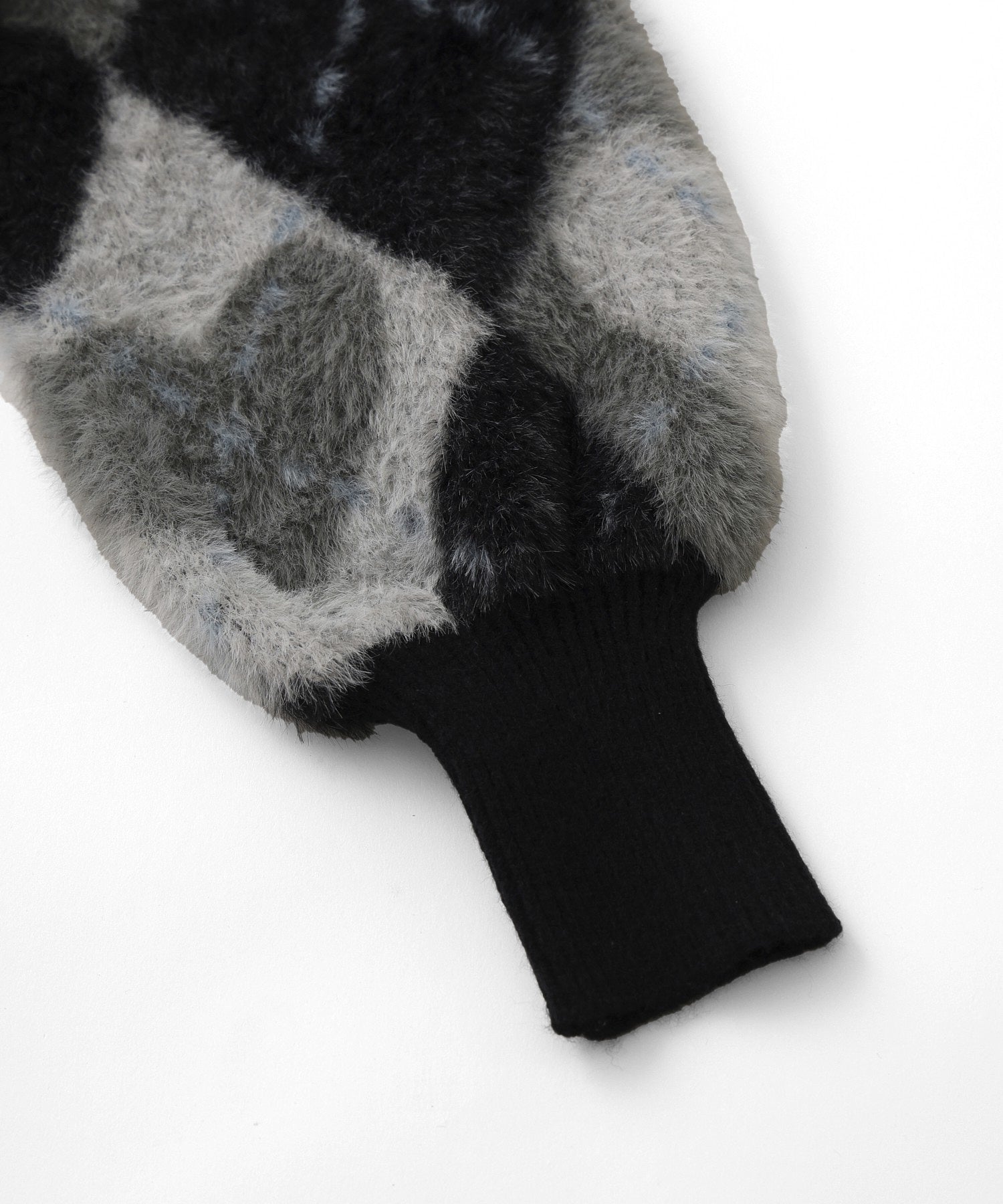 HEART ARGYLE KNIT TOP