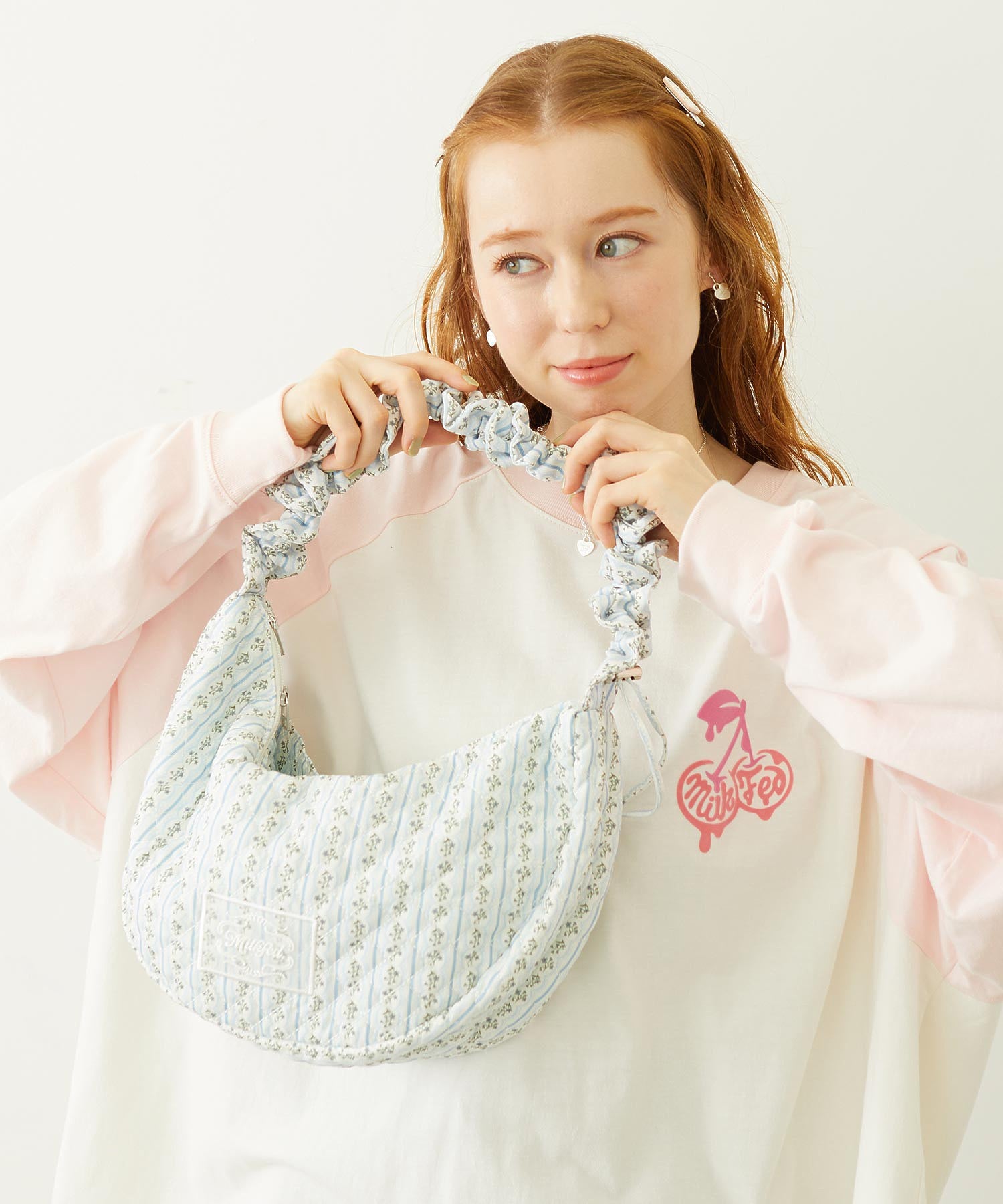 STRIPED FLOWER QUILTED SHOULDER BAG