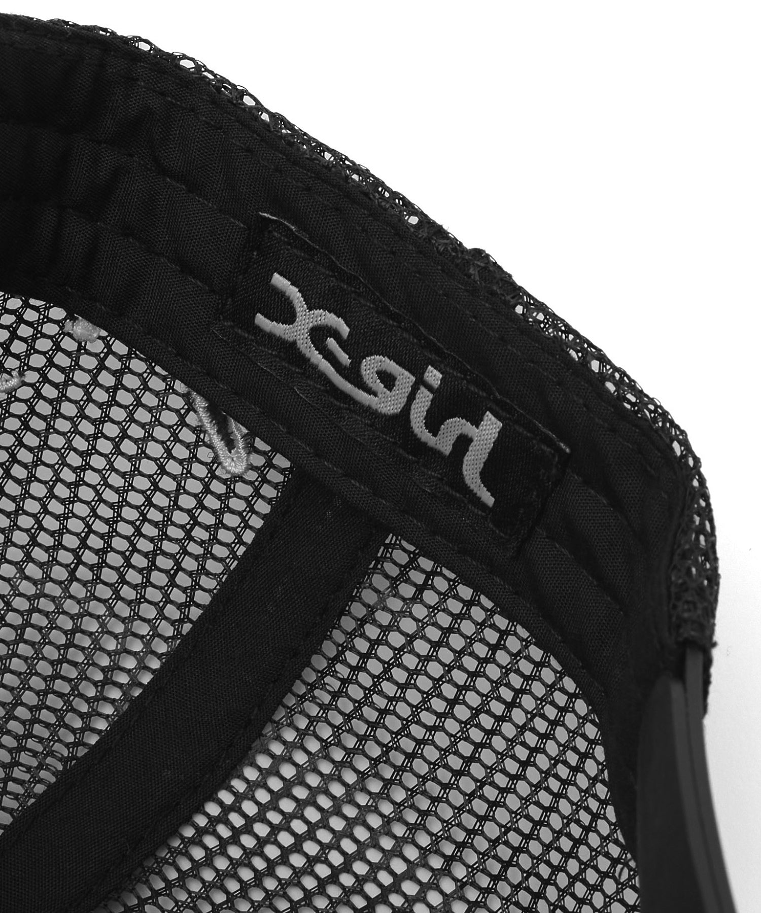 SIDE SCRIPT LOGO TRUCKER CAP