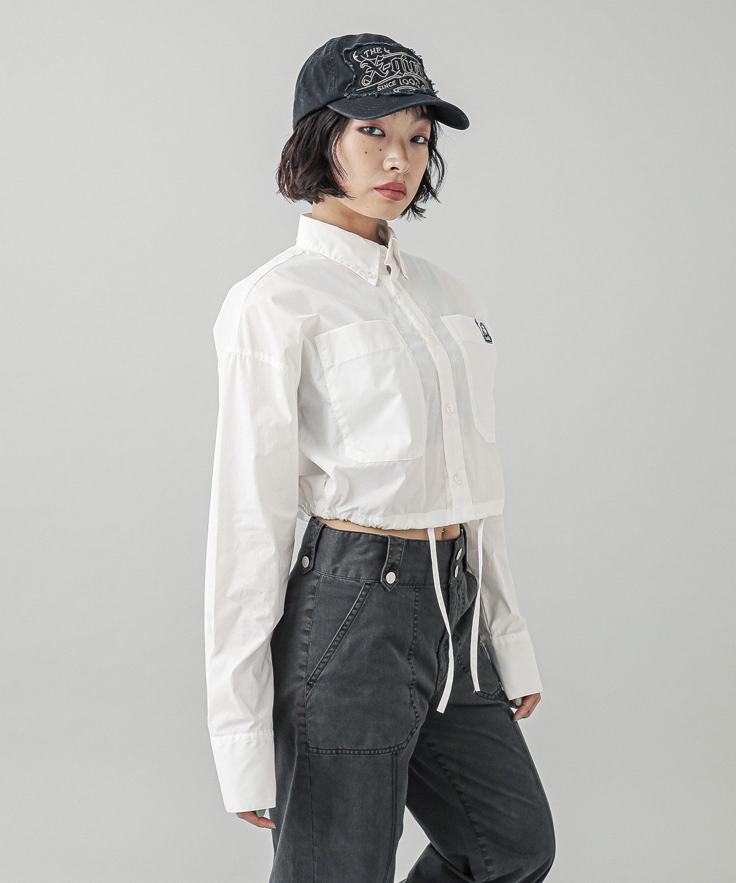 FACE LABEL CROPPED L/S SHIRT