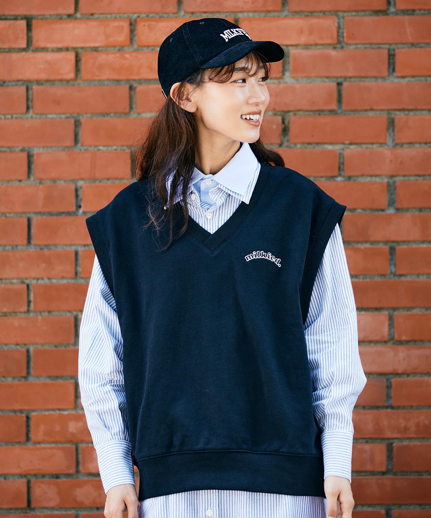 V-NECK SWEAT VEST