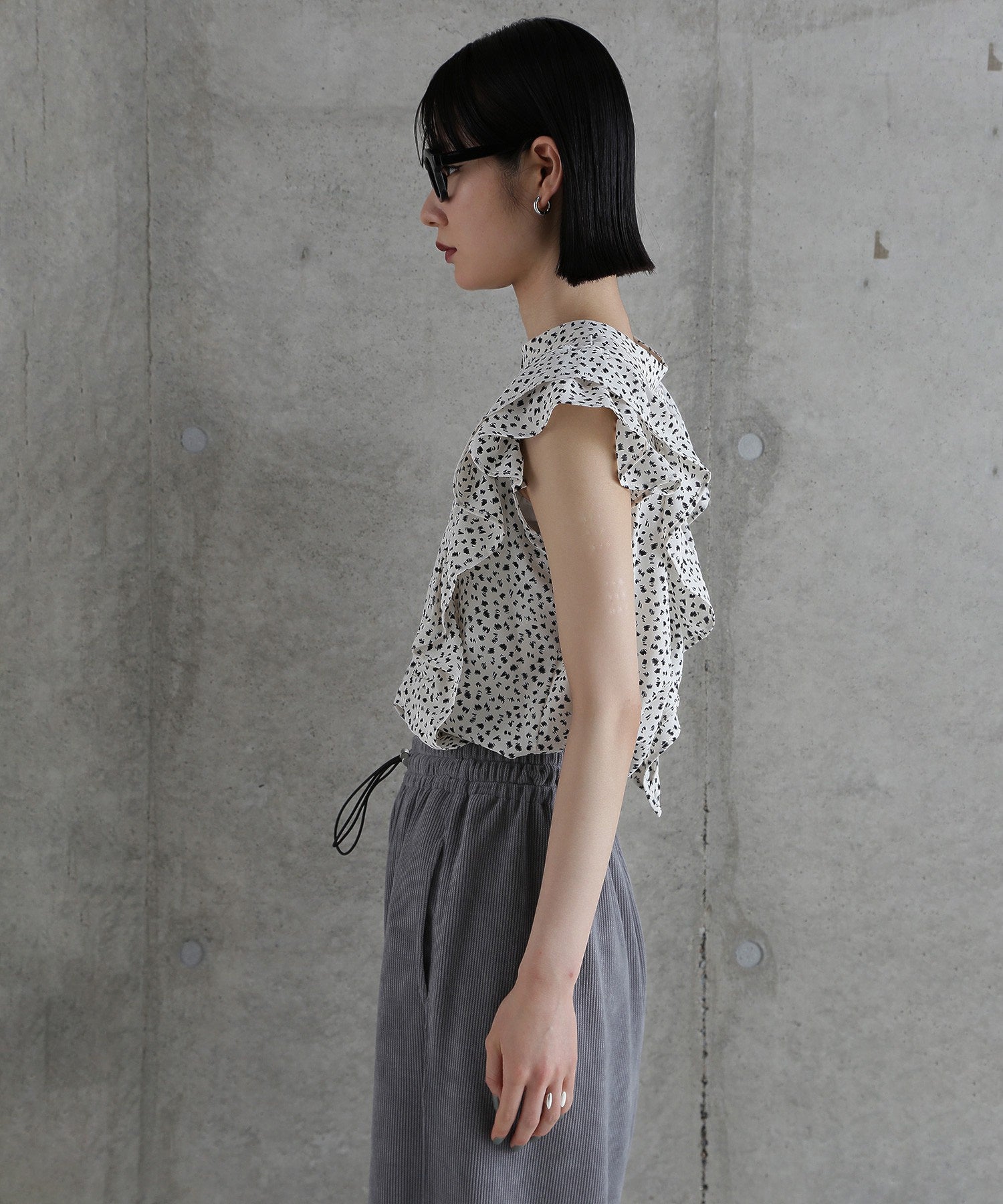 【WEB・一部店舗限定】2WAYフリルブラウス