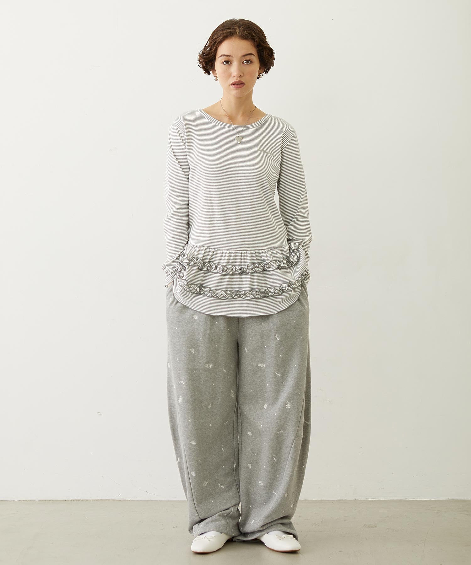 RUFFLE HEM L/S TOP