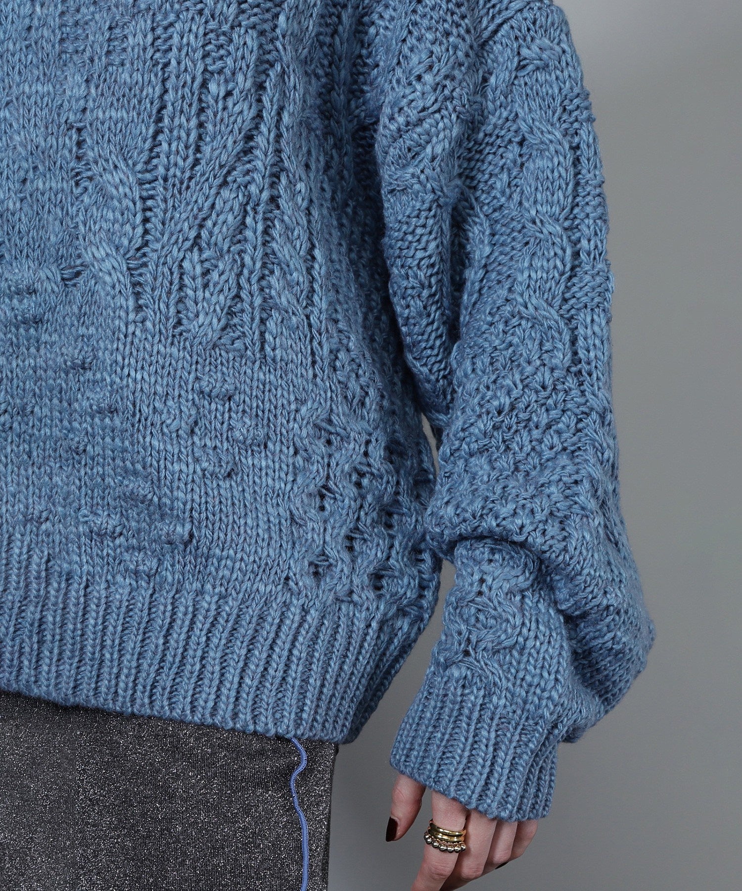 ケーブルニット