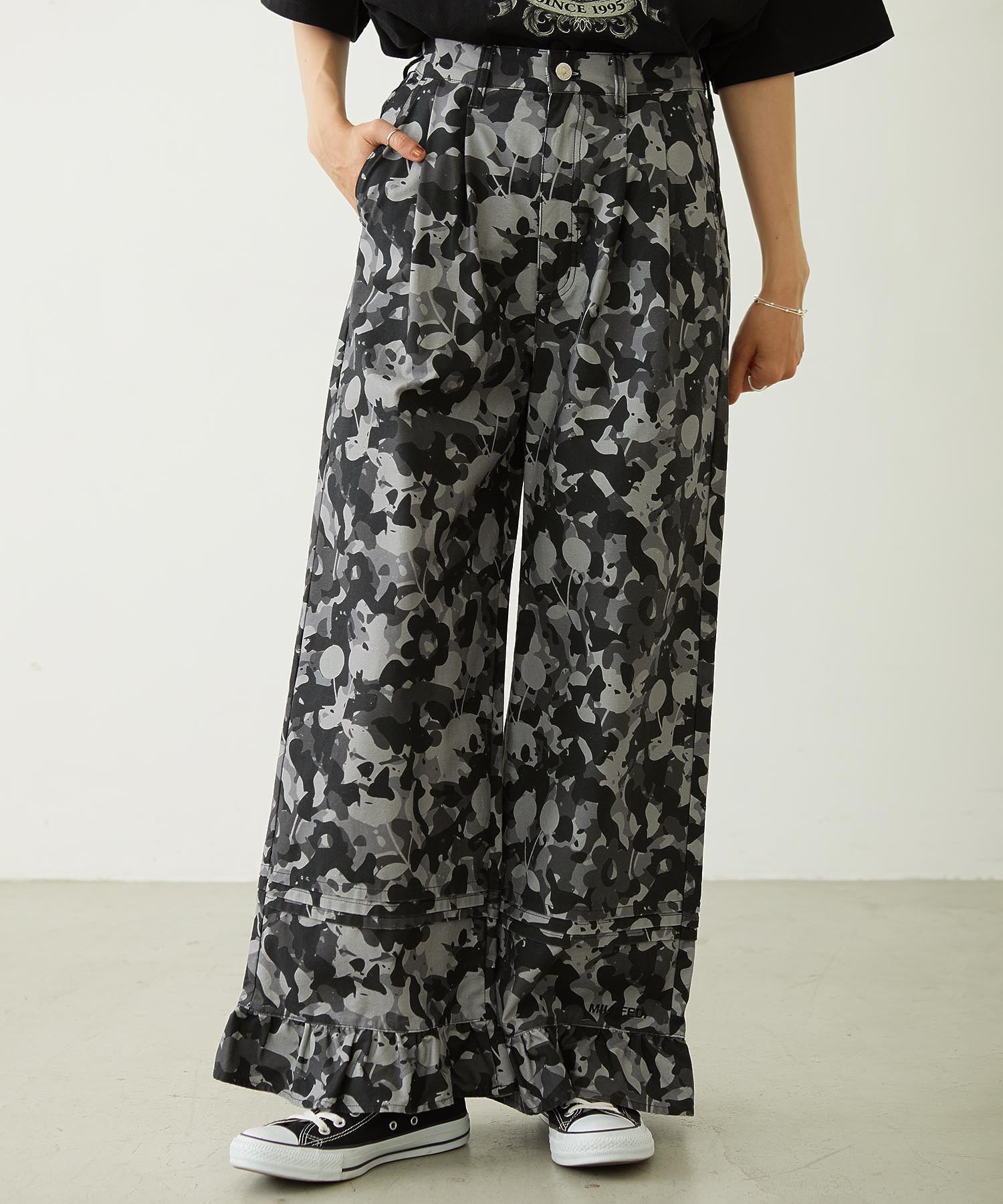 FRILL HEM CAMO PANTS