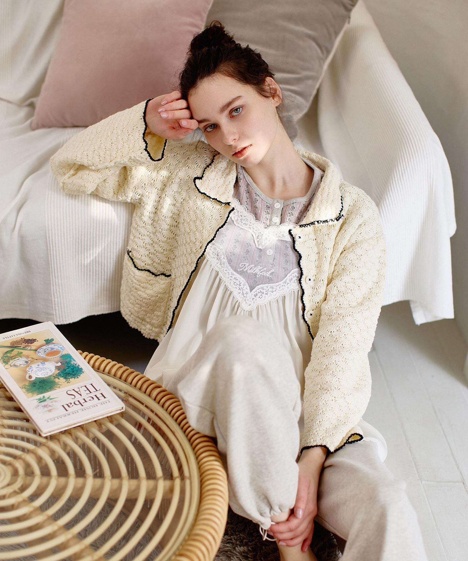 OPEN COLLAR CONTRAST TRIM KNIT CARDIGAN