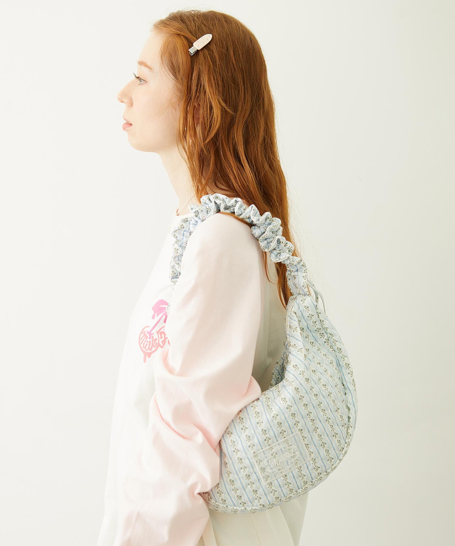 STRIPED FLOWER QUILTED SHOULDER BAG