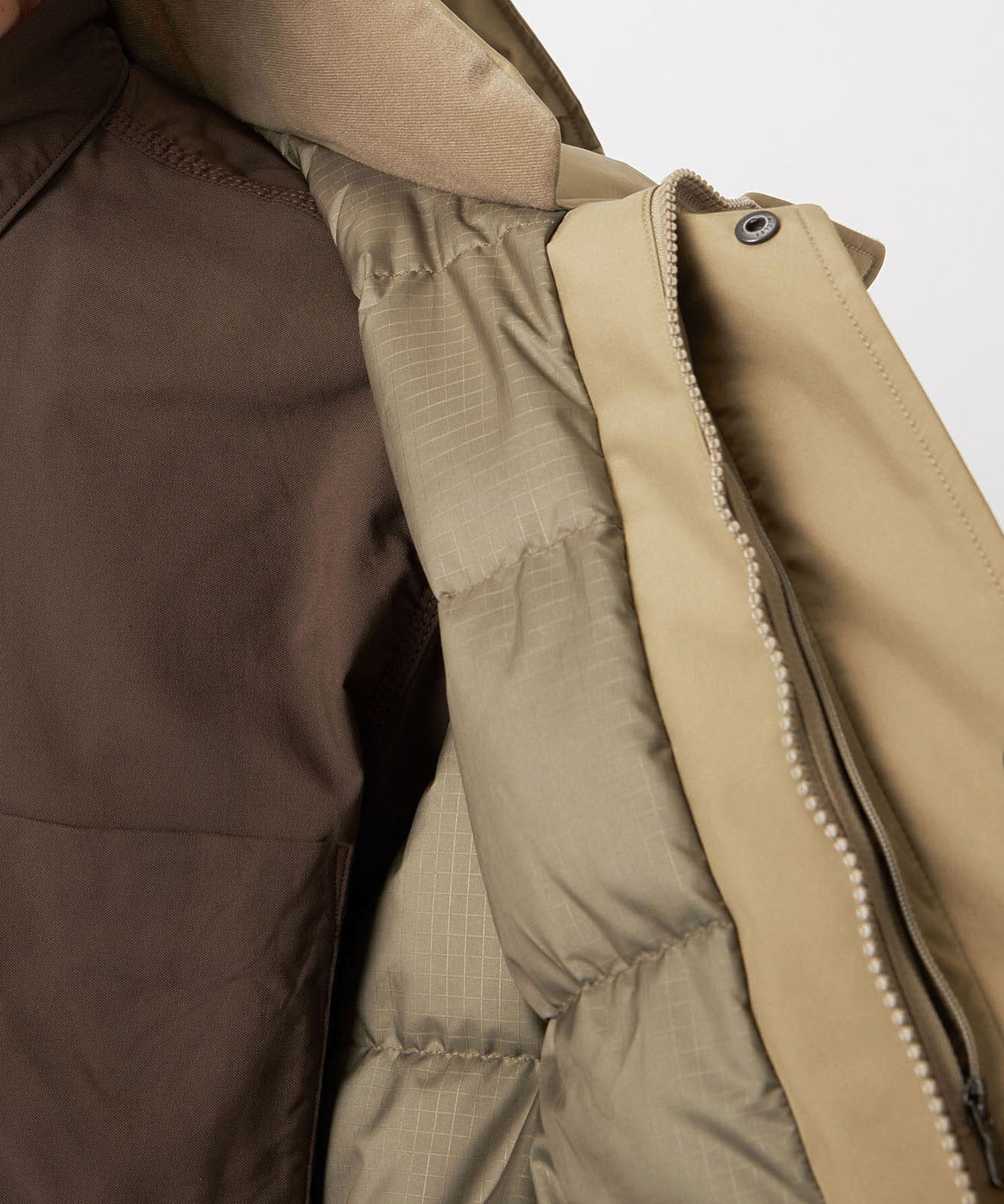 参考画像※当サイトにKhaki Beigeの展開はございません