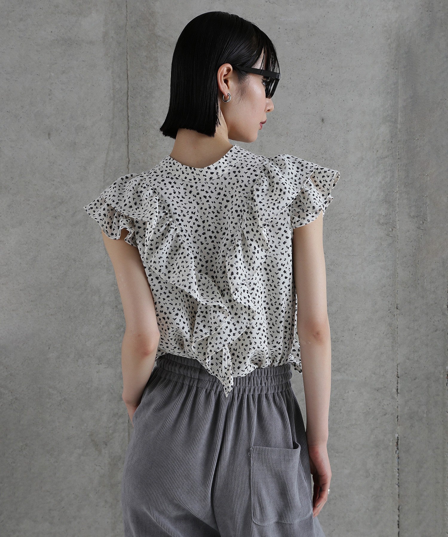 【WEB・一部店舗限定】2WAYフリルブラウス