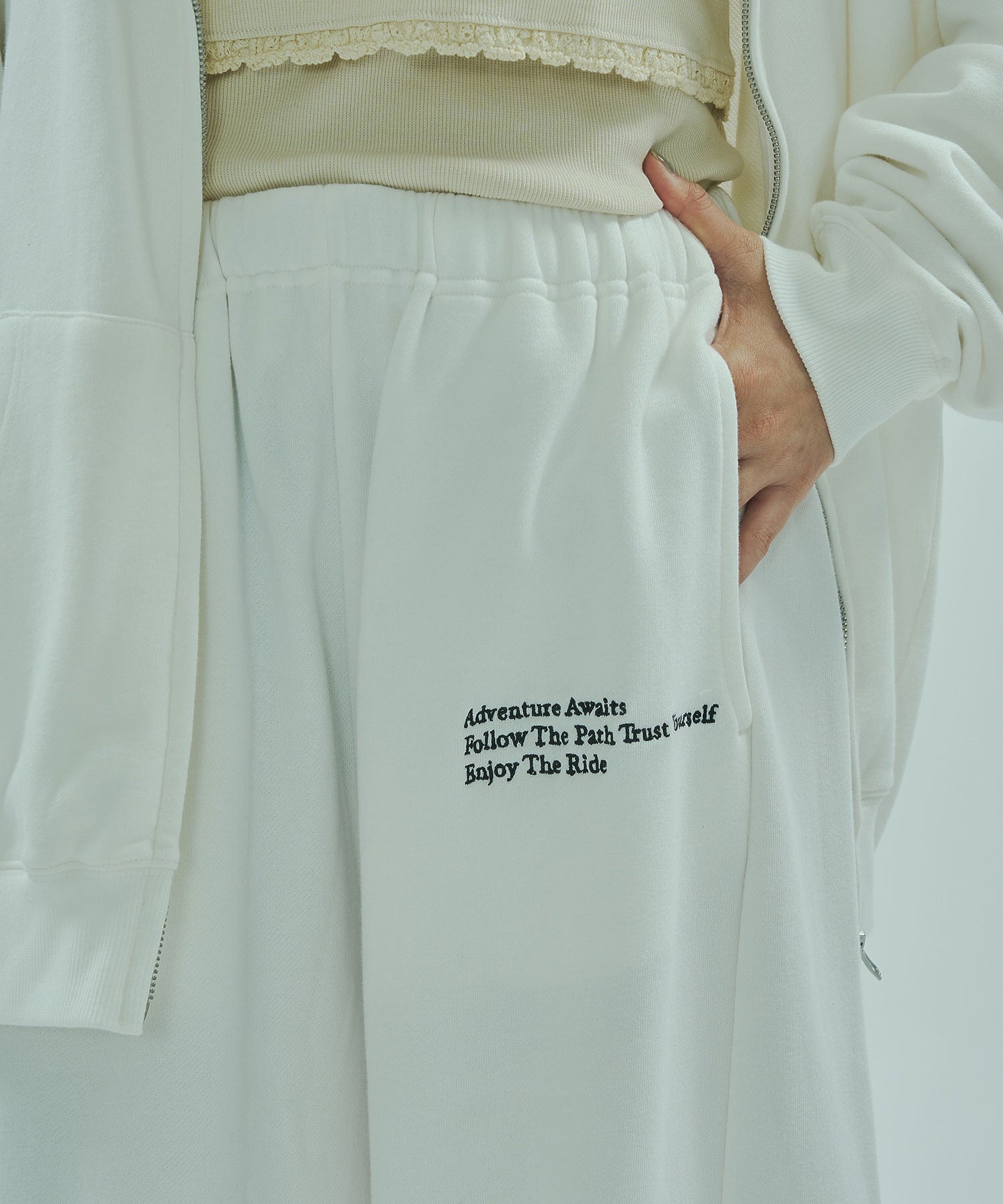 PATCH EMBROIDERY SWEAT PANTS