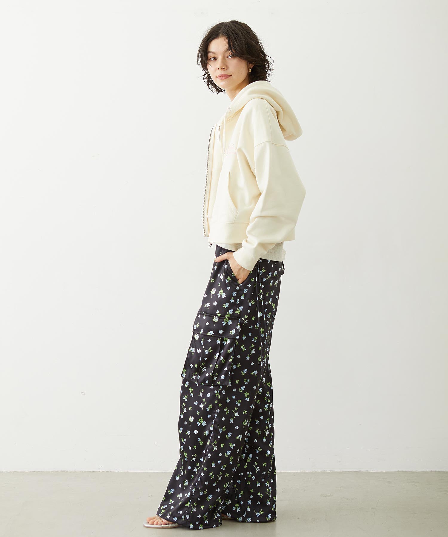 RHINESTONE LOGO SHORT ZIP UP HOODIE