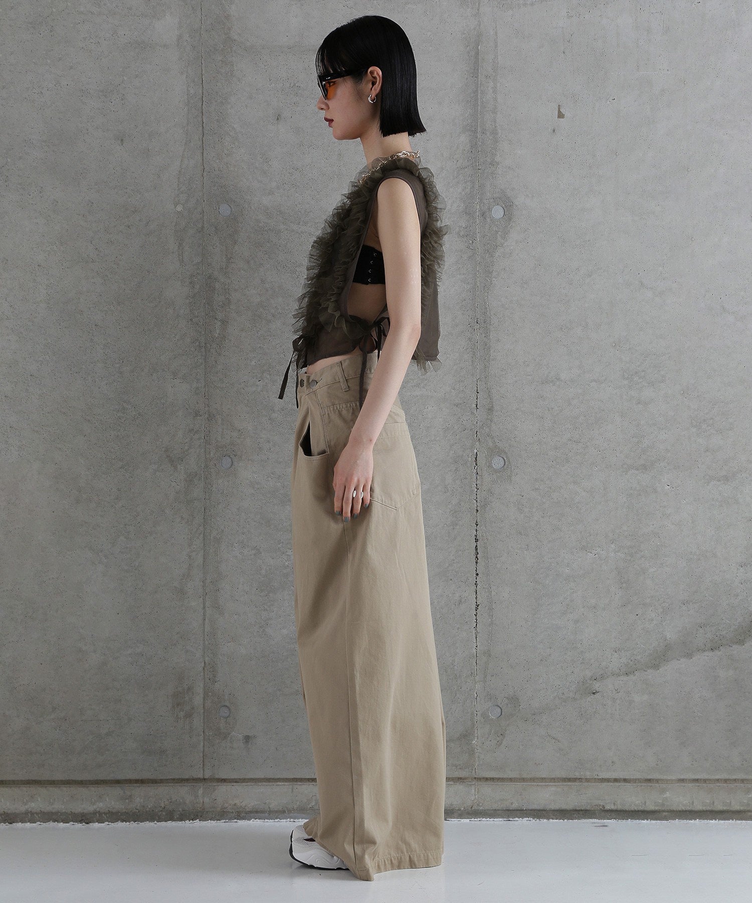 サスペンダータックワイドパンツ