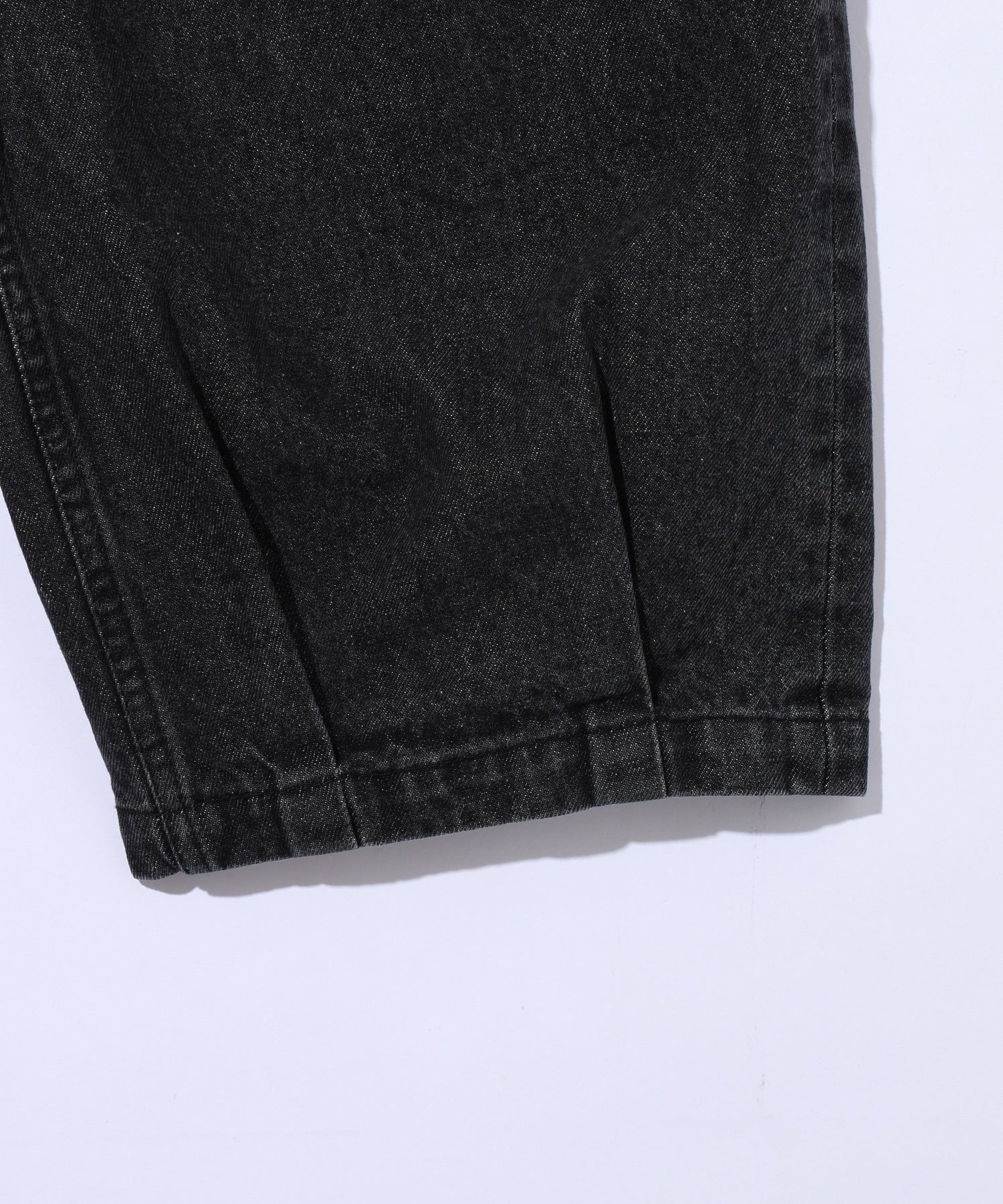 LOW RISE HEM TUCK DENIM PANTS