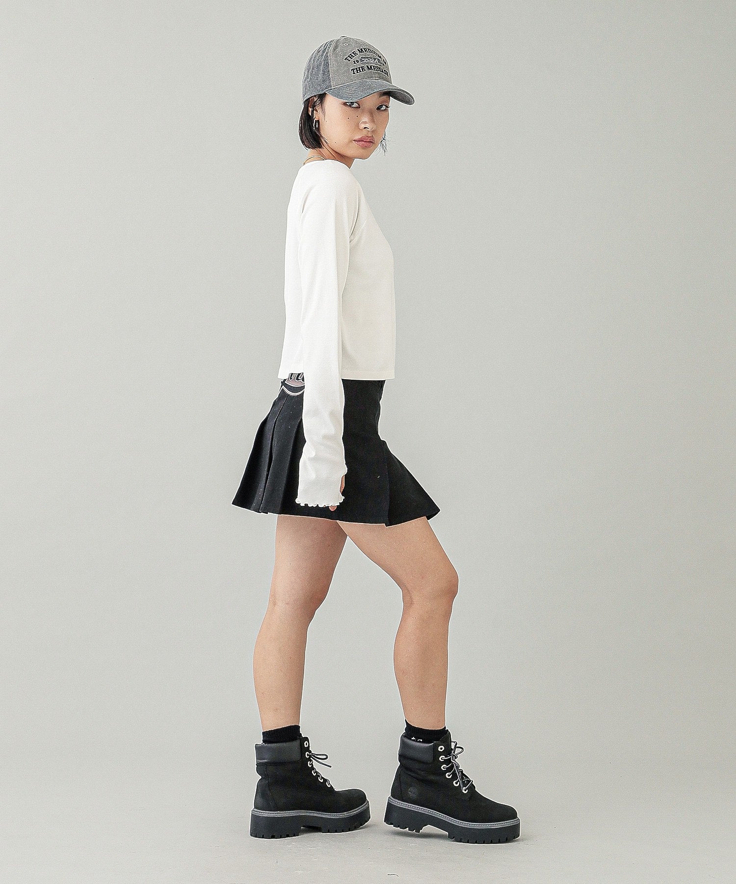 LOW RISE HIP LOGO MINI SKIRT