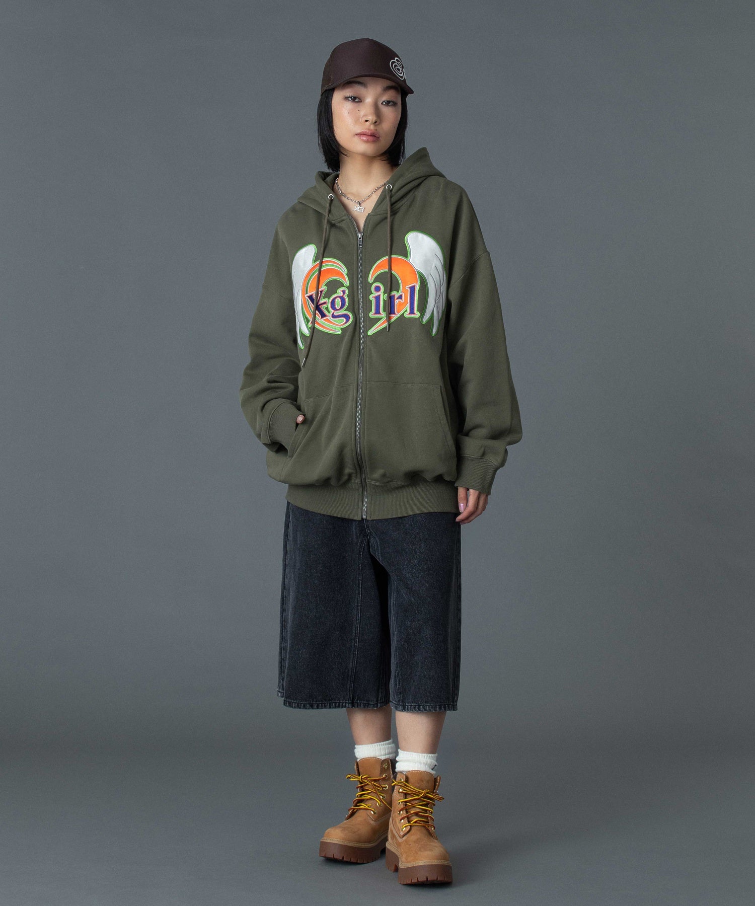 SIDE SCRIPT LOGO TRUCKER CAP