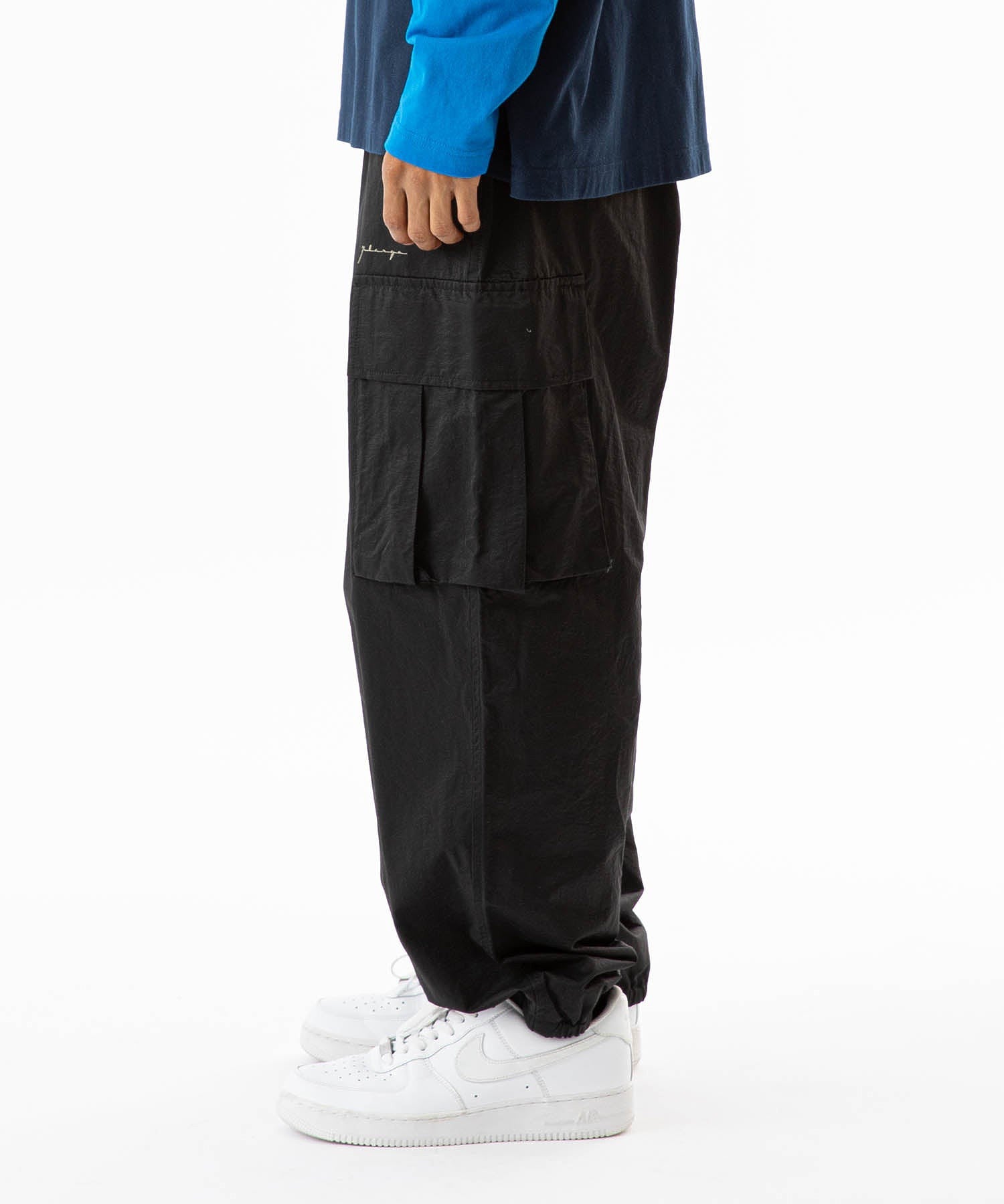 MODEL 身長180cm / 着用サイズ：Lサイズ ※商品の色味の目安は、商品単体の画像をご参照ください。