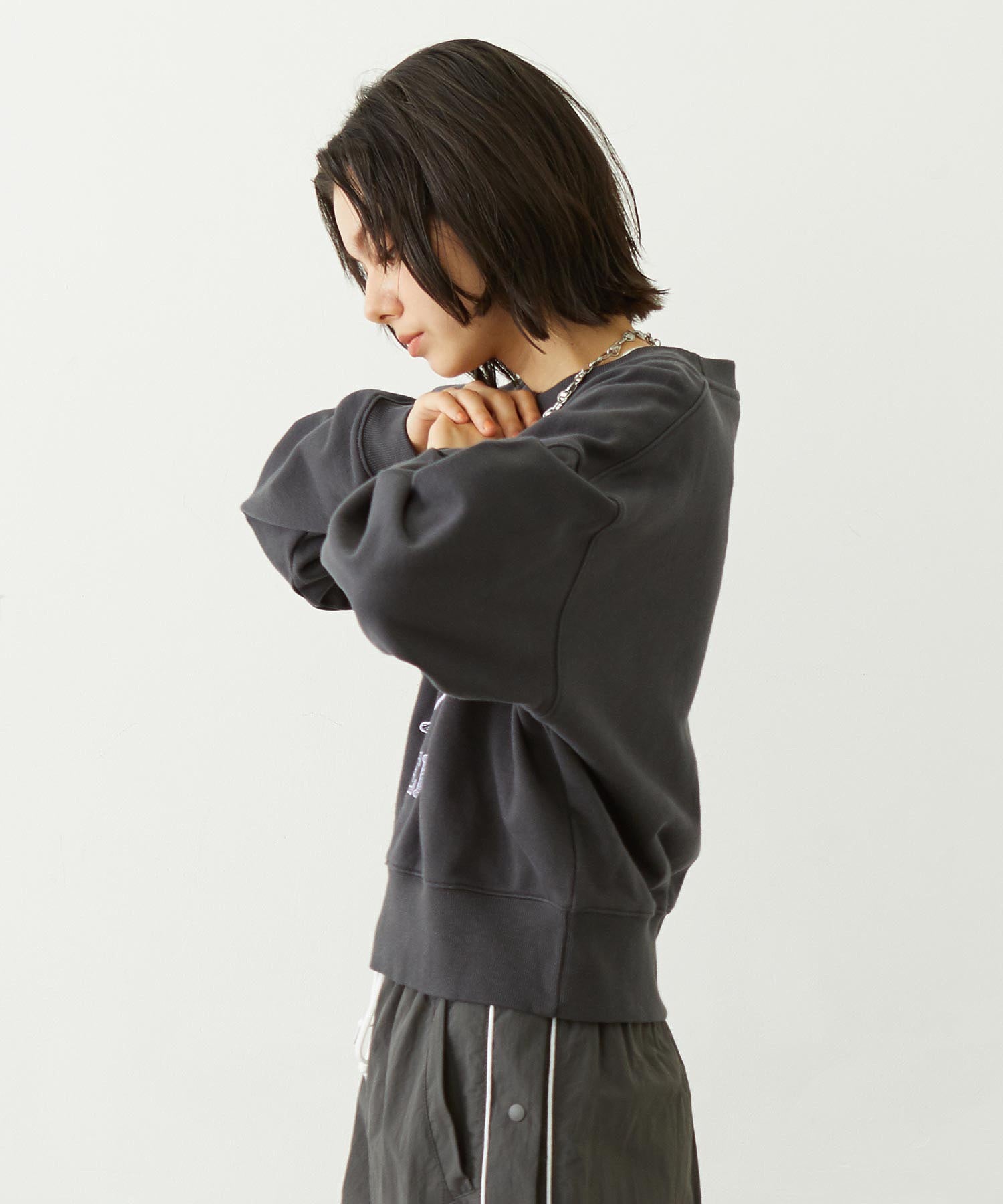 STITCHED HEART LOGO SHORT CREW SWEAT