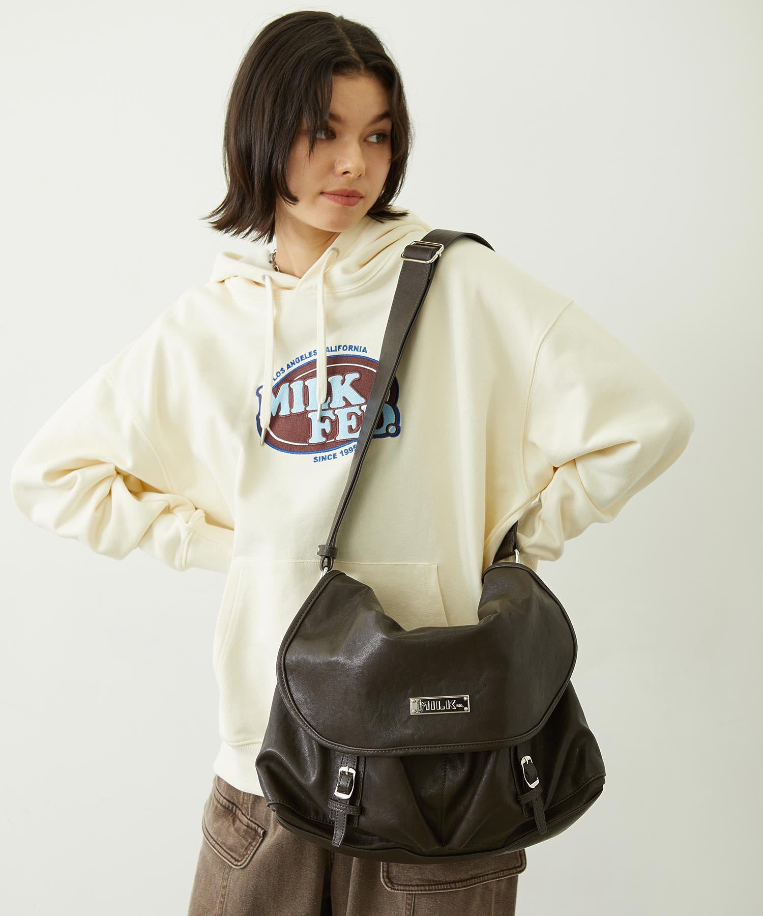 BAR LOGO MESSENGER BAG