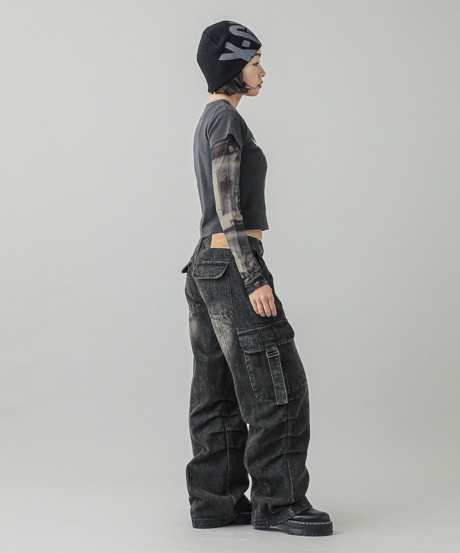 LOW RISE CARGO POCKET DENIM PANTS