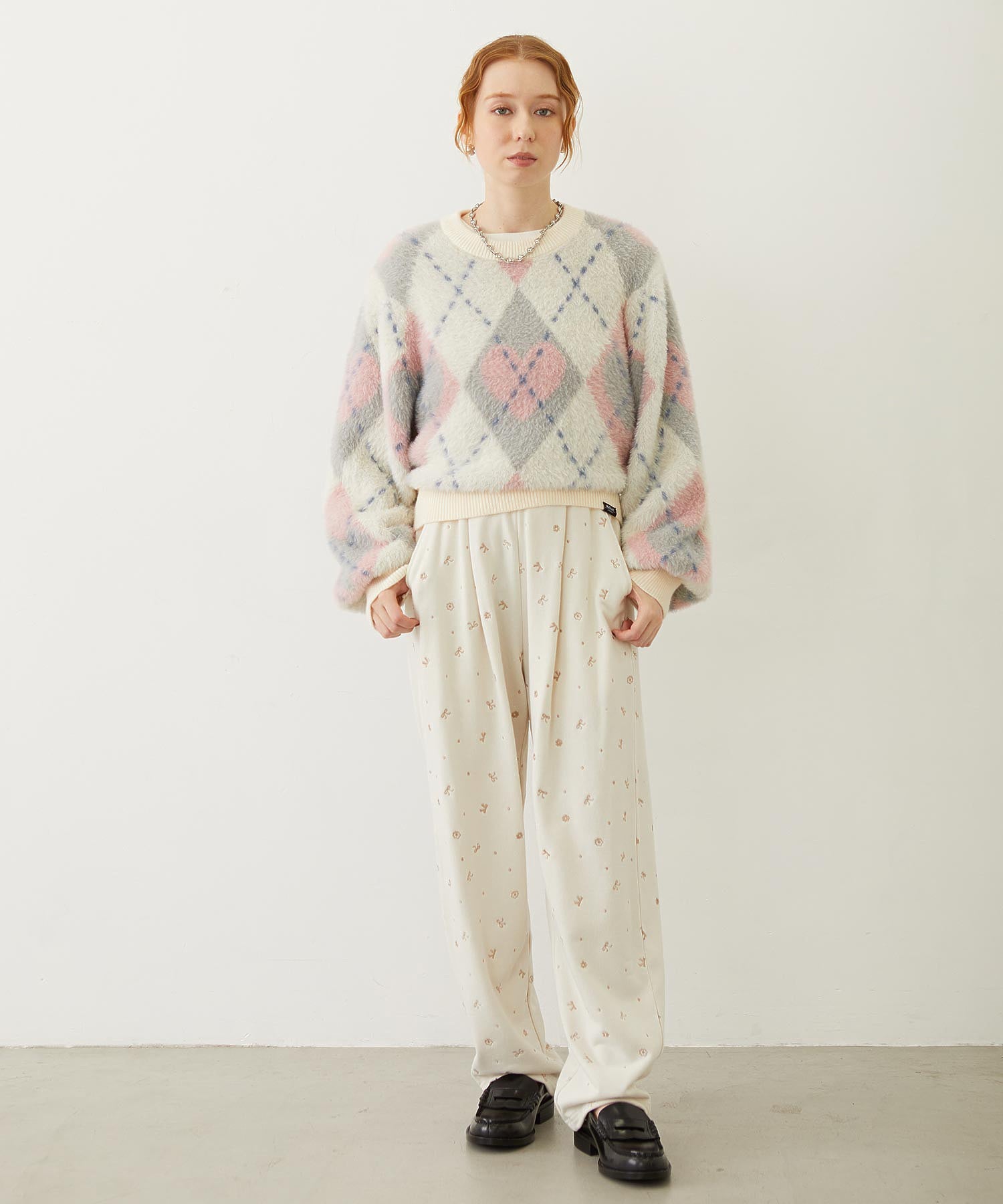 EMBROIDERY TUCK SWEAT PANTS