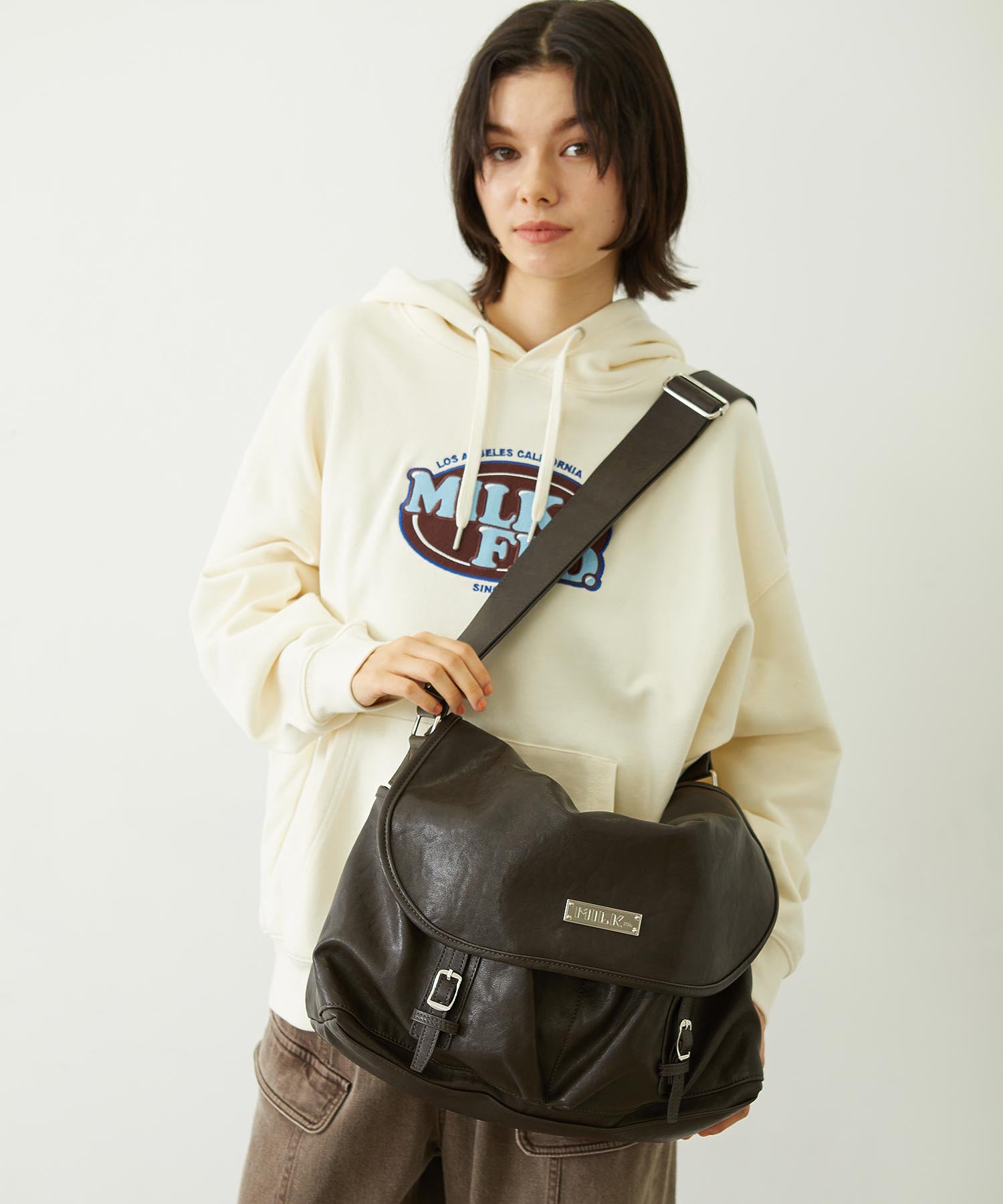 BAR LOGO MESSENGER BAG