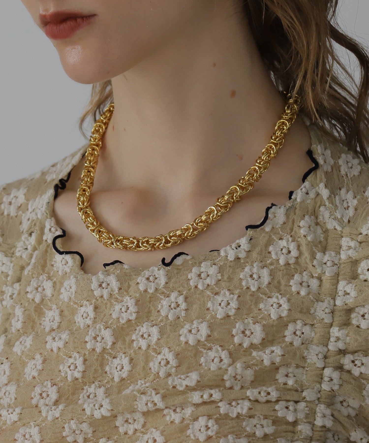 CREOLME/シャーリングフラワートップス