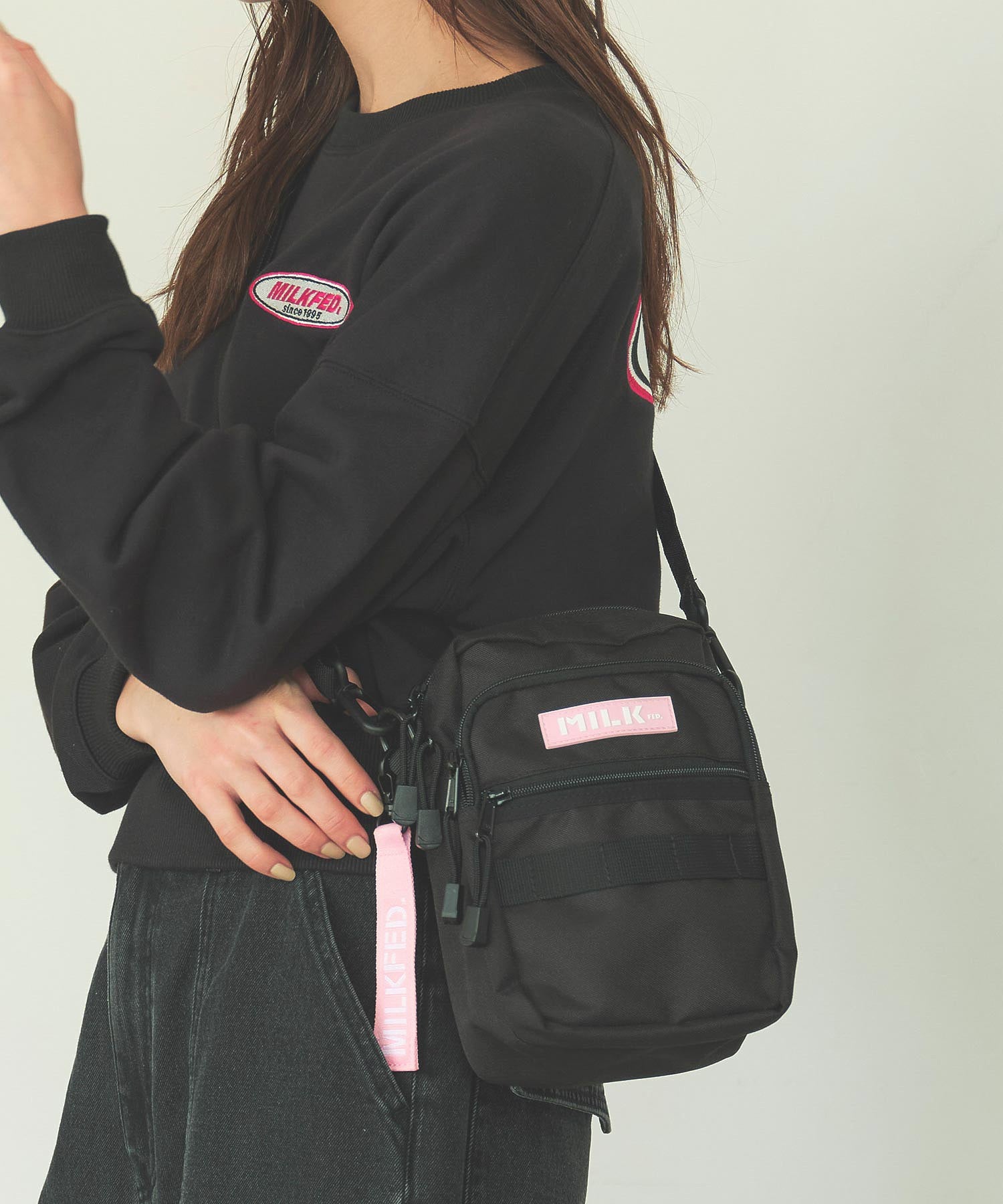 ACTIVE FRONT POCKET MOLLE SHOULDER BAG MILKFED.