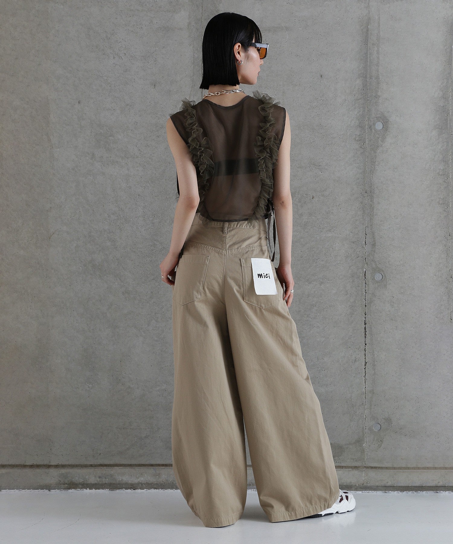 サスペンダータックワイドパンツ