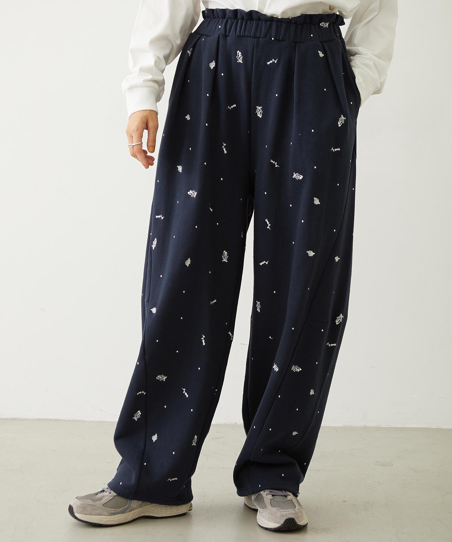EMBROIDERED ROSE SWEAT WIDE PANTS