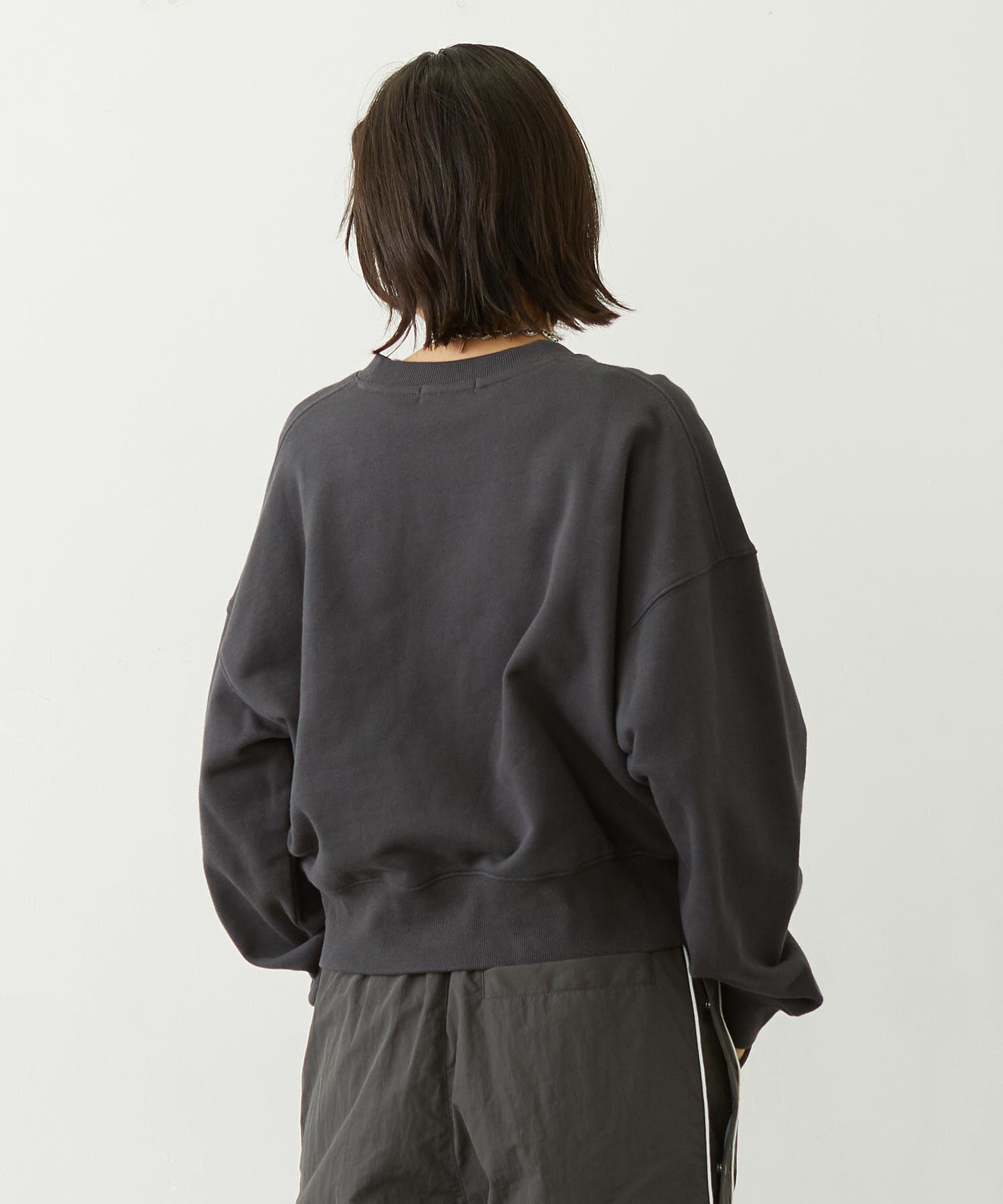 STITCHED HEART LOGO SHORT CREW SWEAT