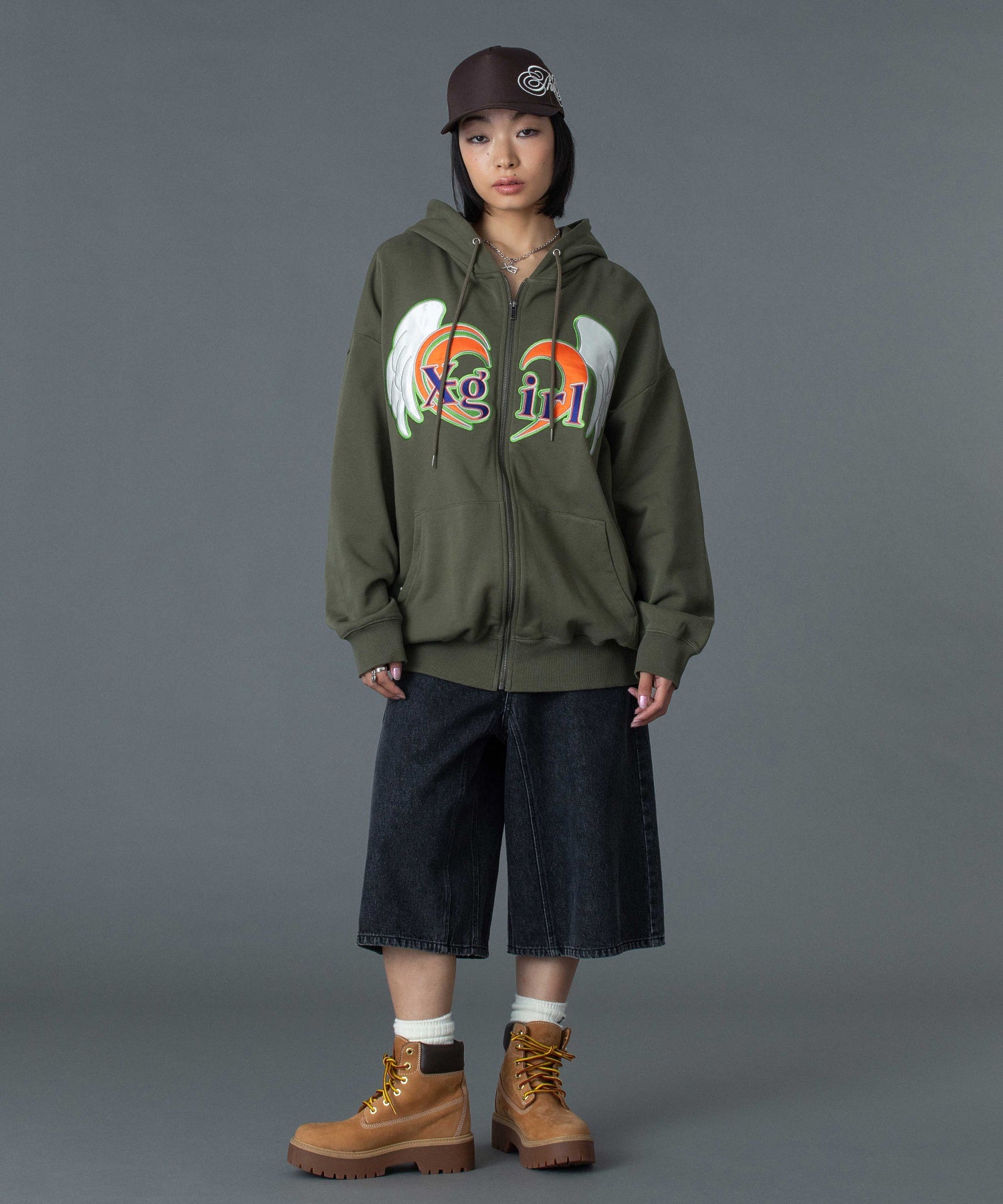 SIDE SCRIPT LOGO TRUCKER CAP