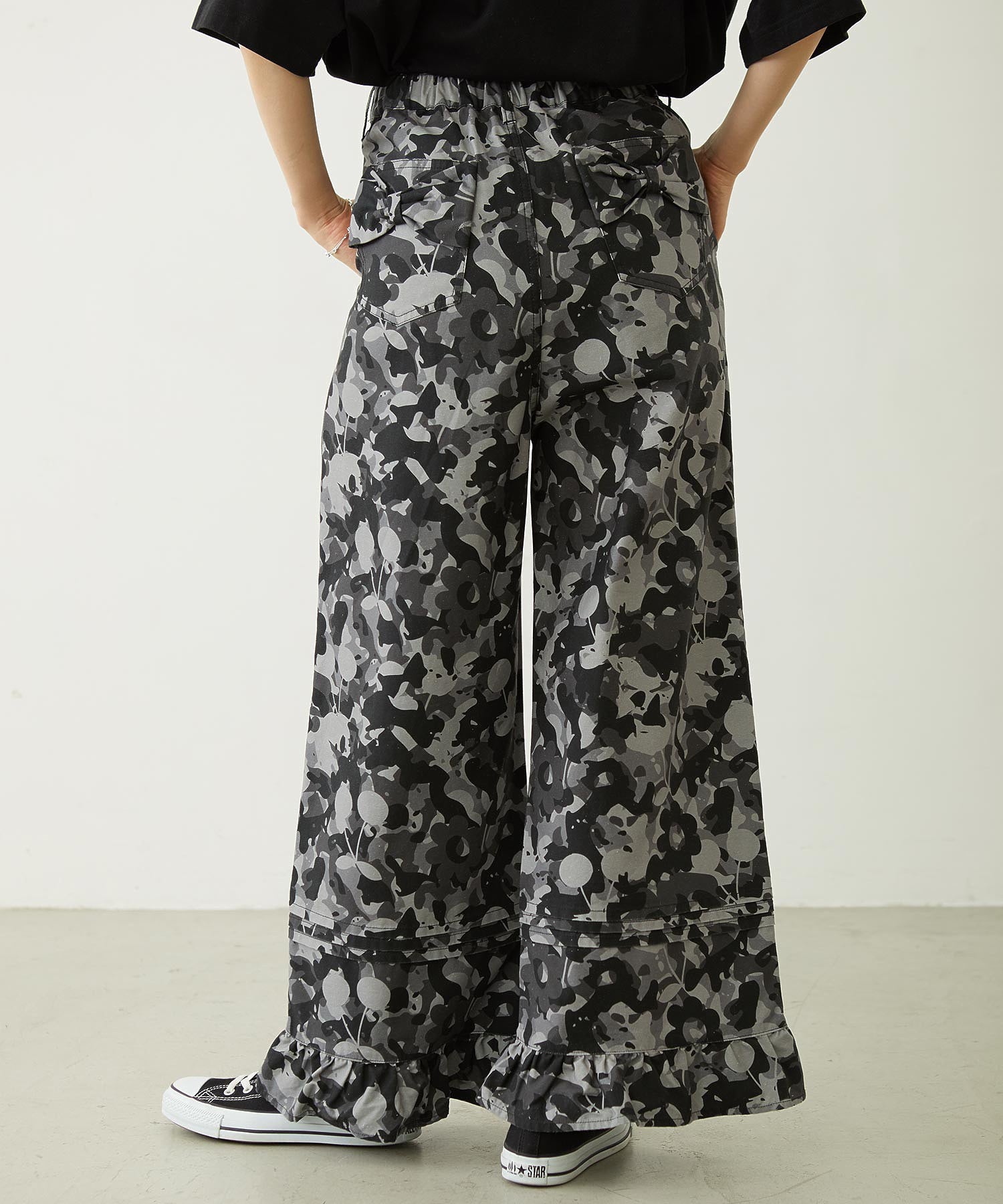 FRILL HEM CAMO PANTS