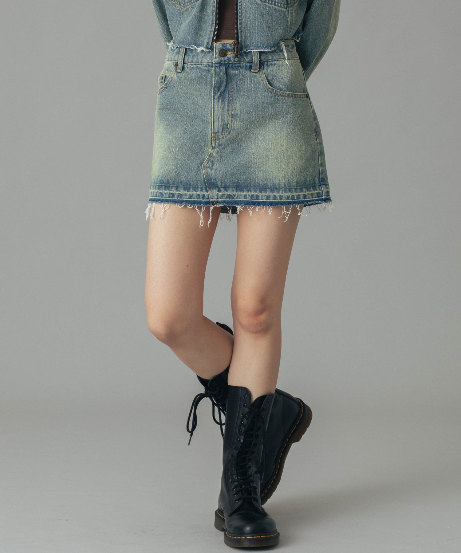 LOW RISE DENIM MINI SKIRT