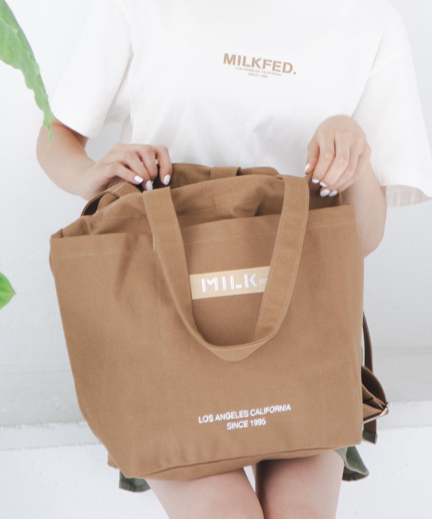 BAR AND UNDER LOGO BIG CANVAS BAG MILKFED.
