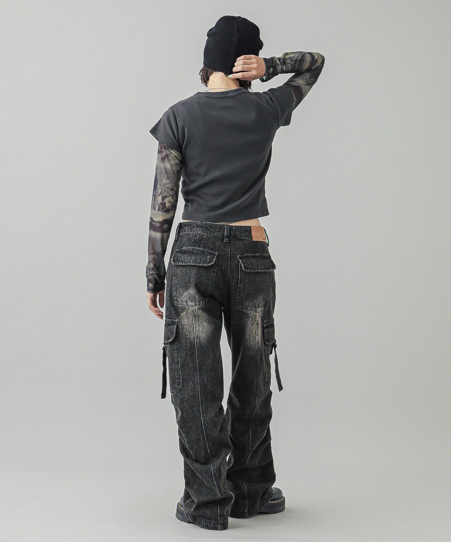 LOW RISE CARGO POCKET DENIM PANTS