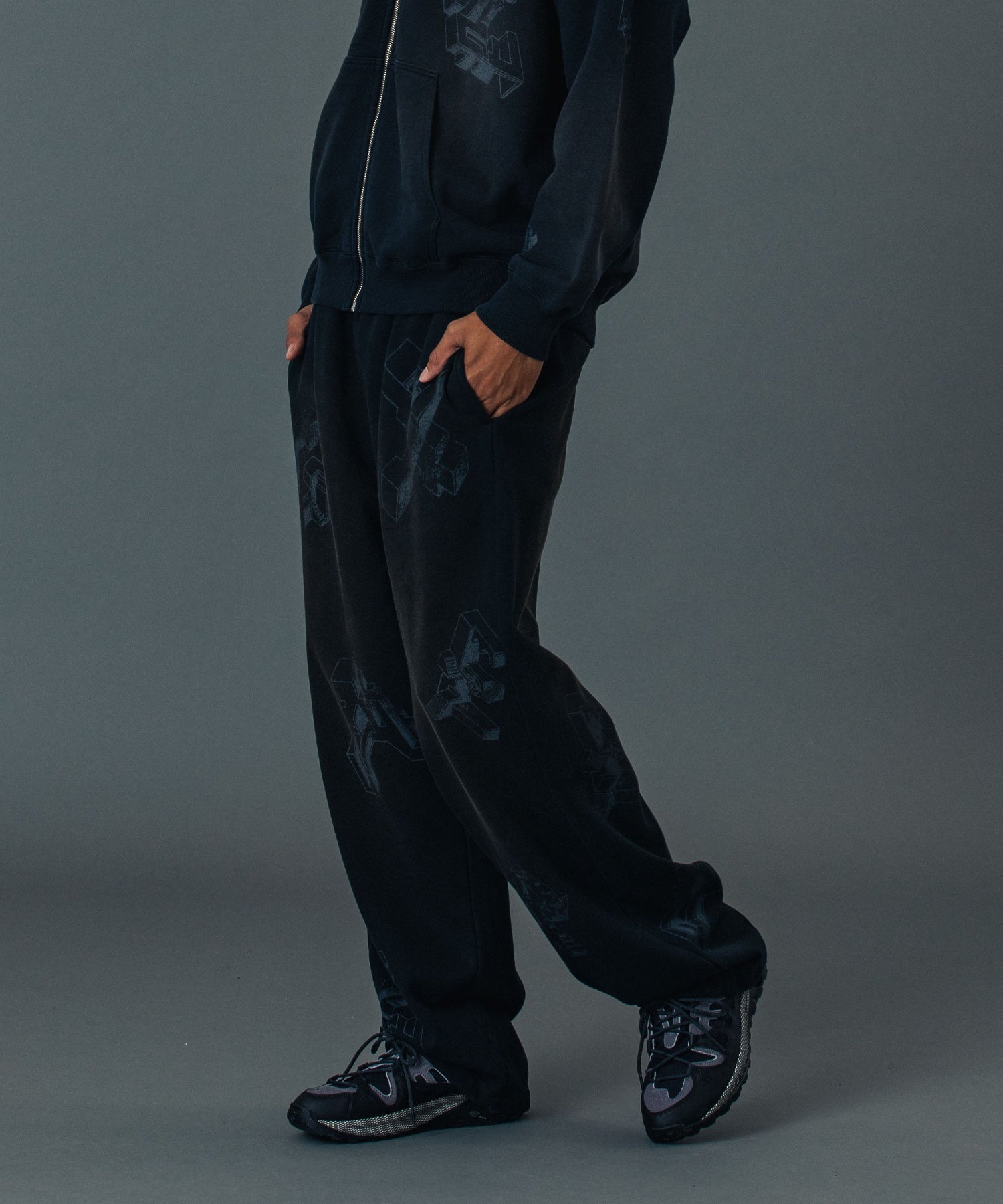 MODEL 身長185cm / 着用サイズ：Lサイズ