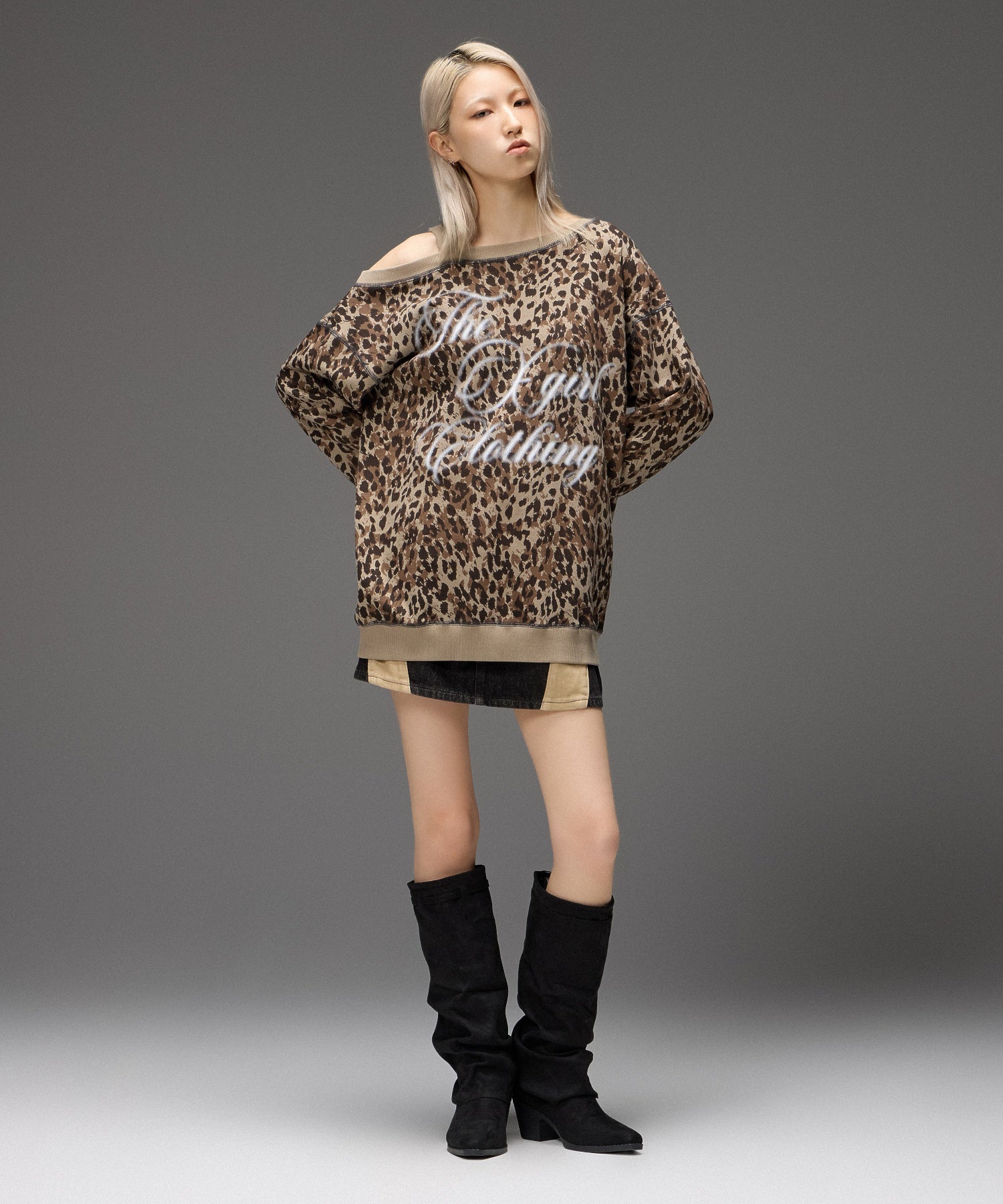 SCRIPT LOGO OFF SHOULDER SWEATSHIRT