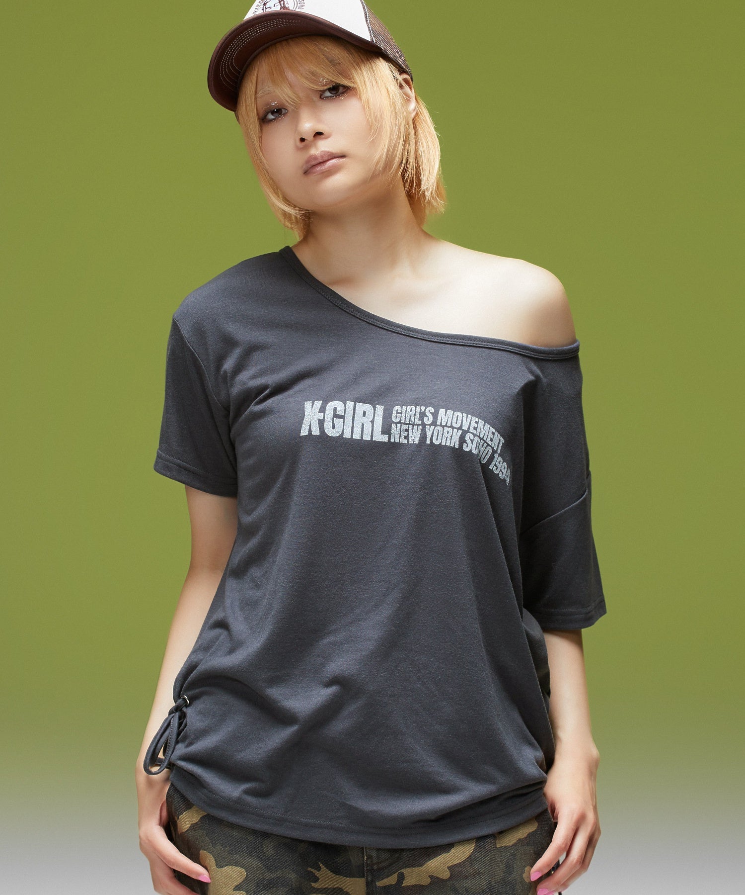 RIBBONED HEM FADED LOGO S/S TEE