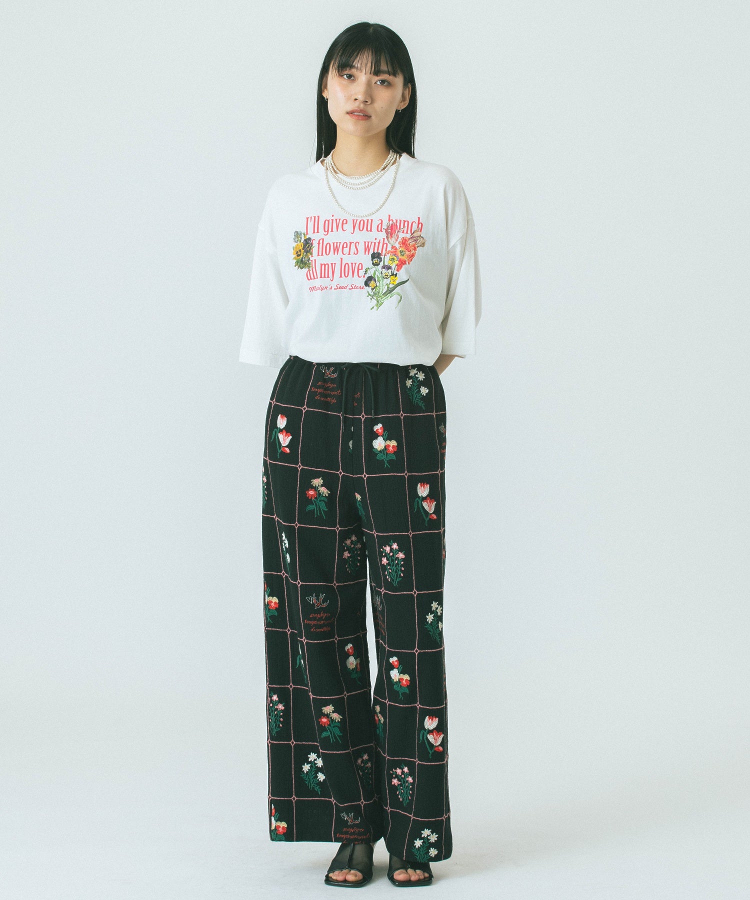 mag.by c/FLOWER EMBROIDERY PANTS