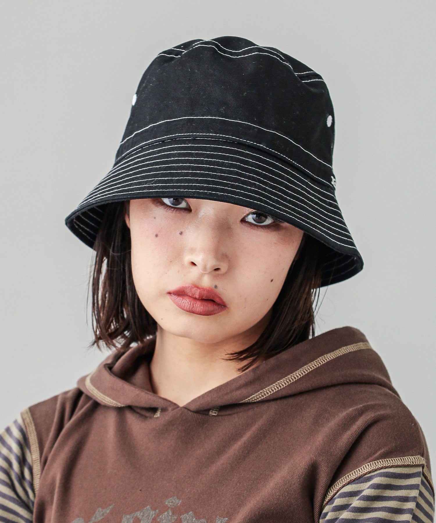 STITCH BUCKET HAT