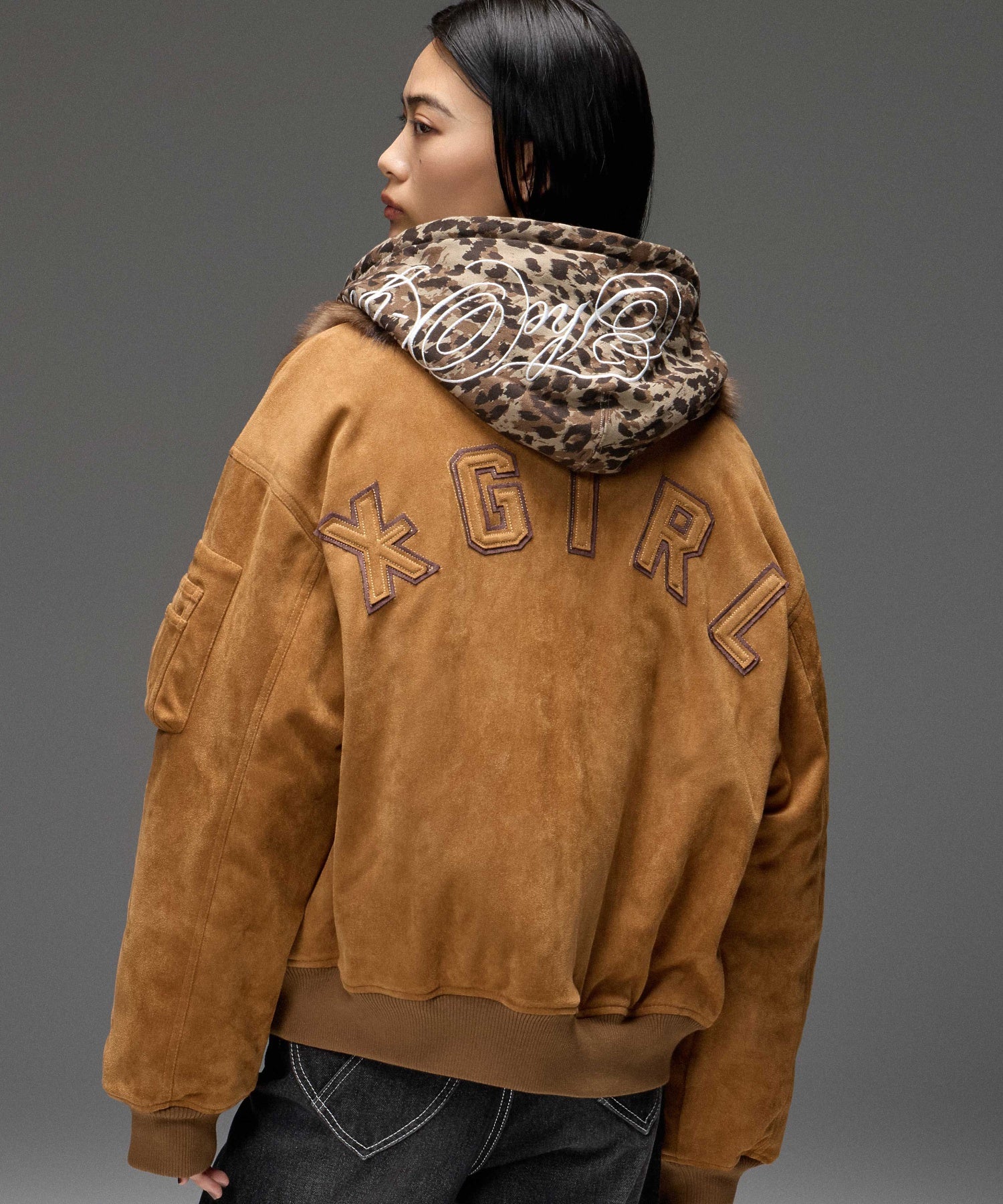 DETACHABLE FAUX FUR COLLAR PATCHED LOGO JACKET