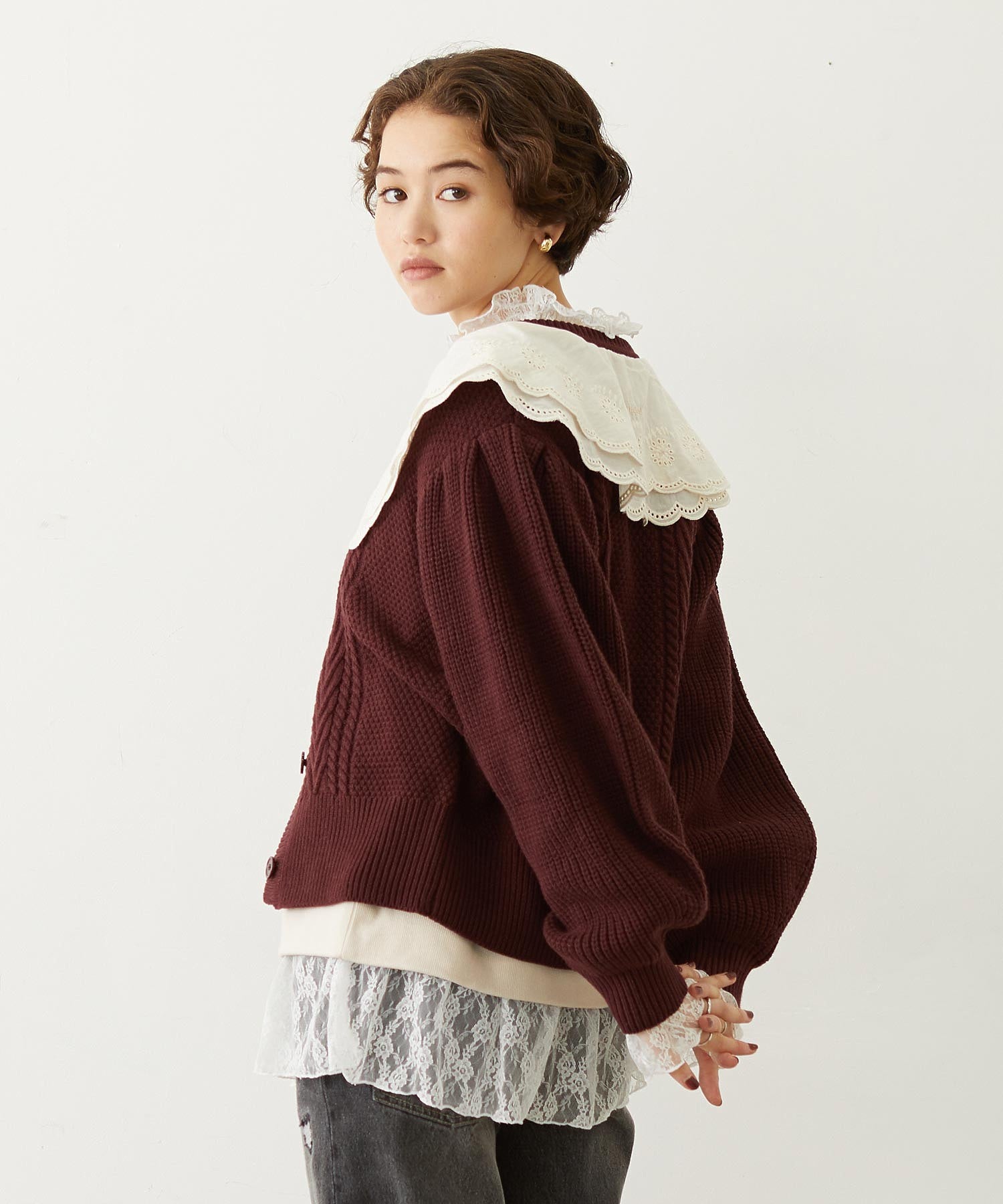 LACE COLLAR KNIT TOP