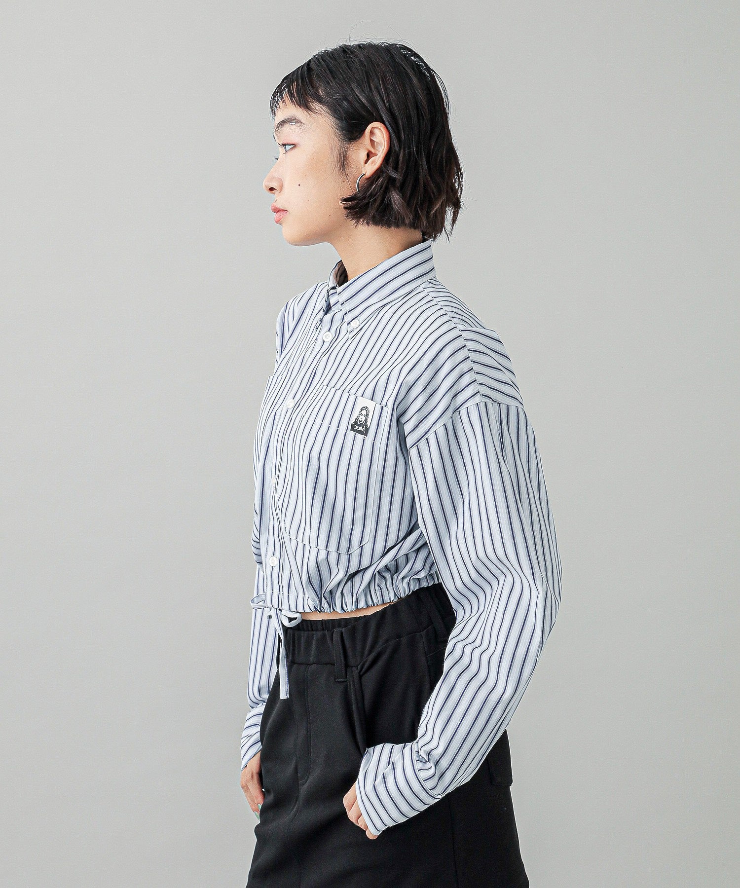 FACE LABEL CROPPED L/S SHIRT