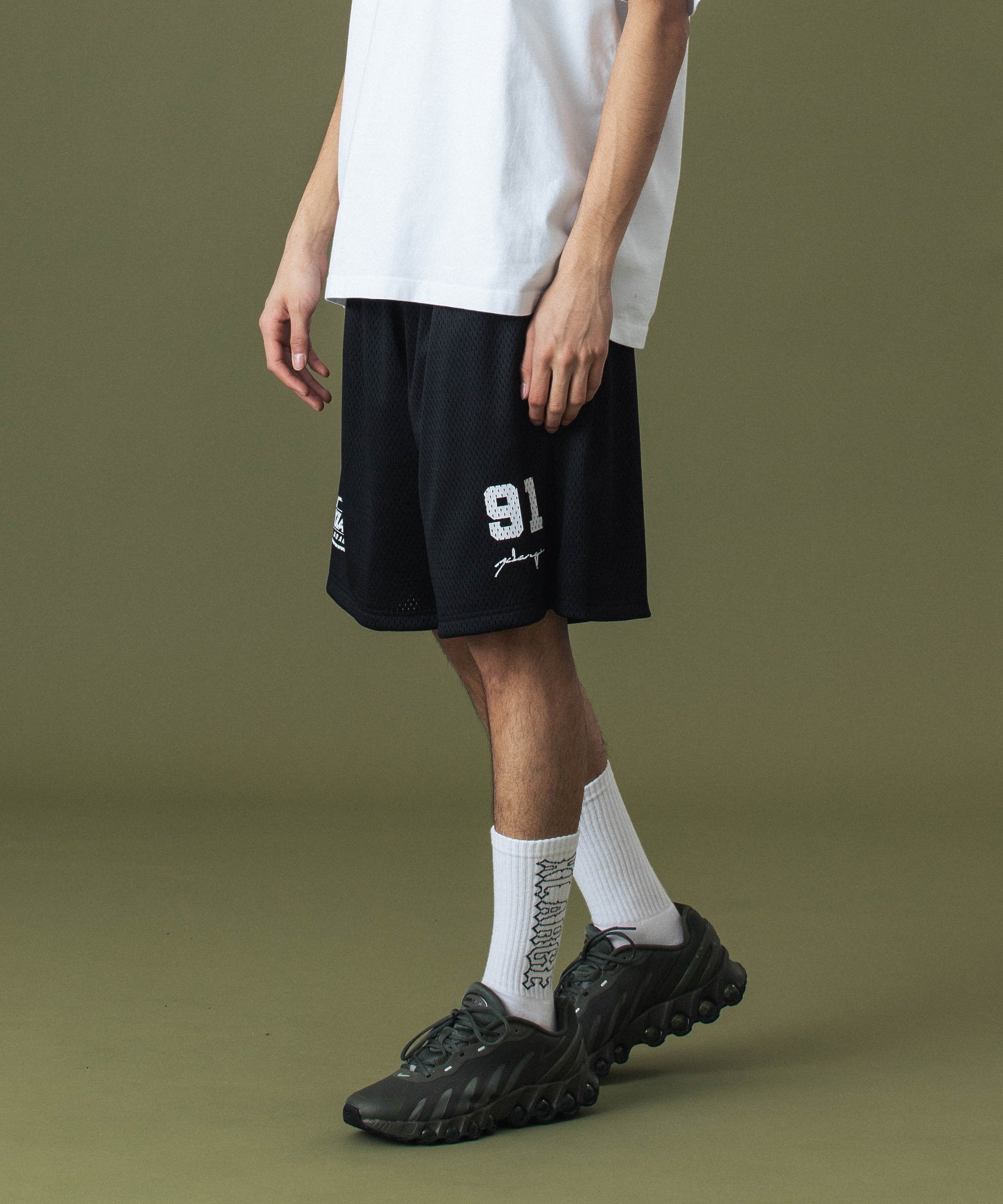 MODEL 身長183cm / 着用サイズ：Lサイズ