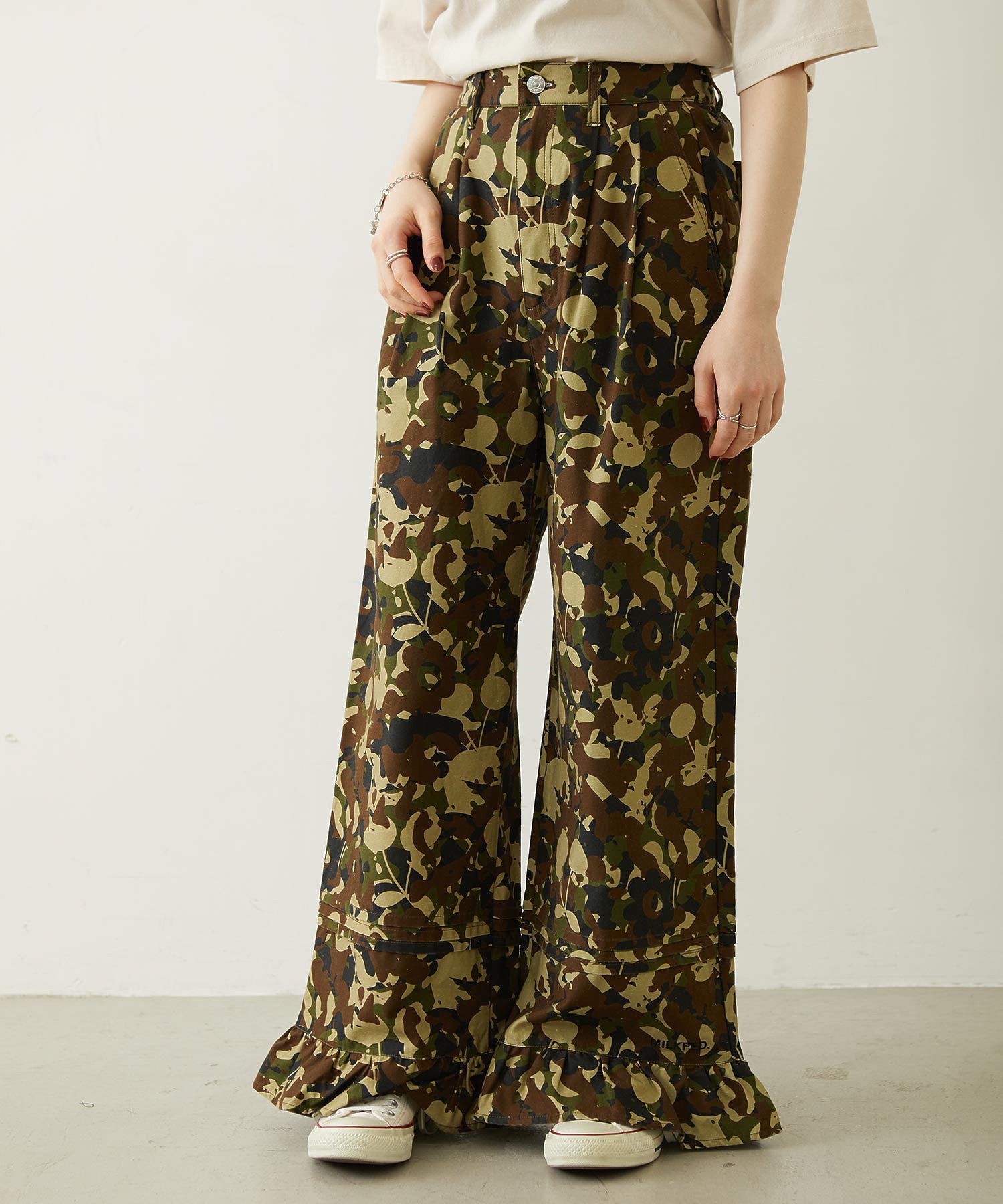 FRILL HEM CAMO PANTS