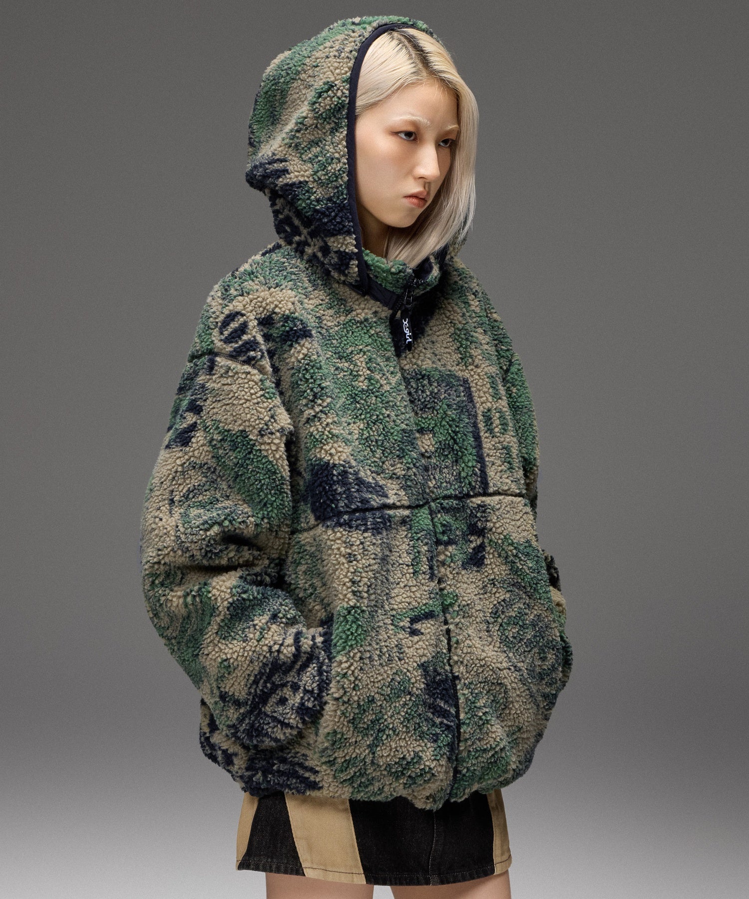 BRUSHED COLLAGE GRAPHIC REVERSIBLE BOA BLOUSON