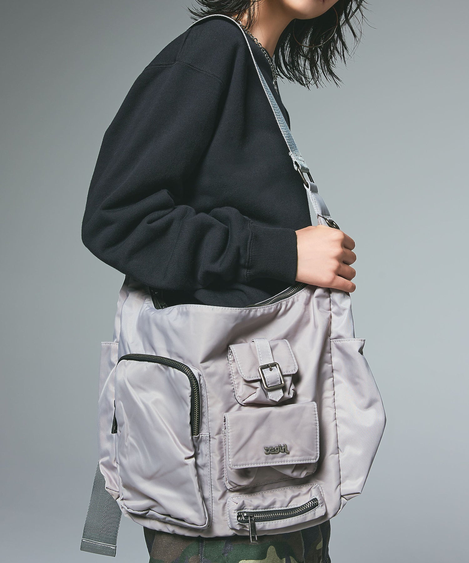 MULTI POCKET SHOULDER BAG