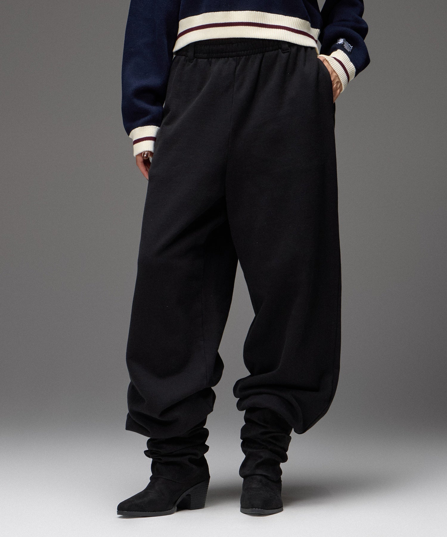 EMBROIDERED POCKET VOLUME SWEATPANTS